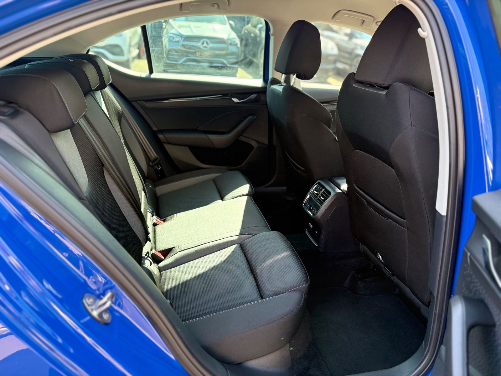 Fahrzeugabbildung SKODA OCTAVIA LIM. TOUR *4XSHZ*NAVI*