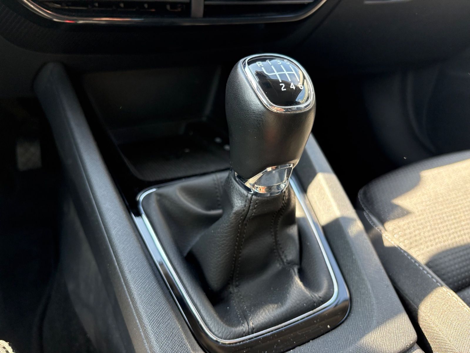 Fahrzeugabbildung SKODA OCTAVIA LIM. TOUR *4XSHZ*NAVI*