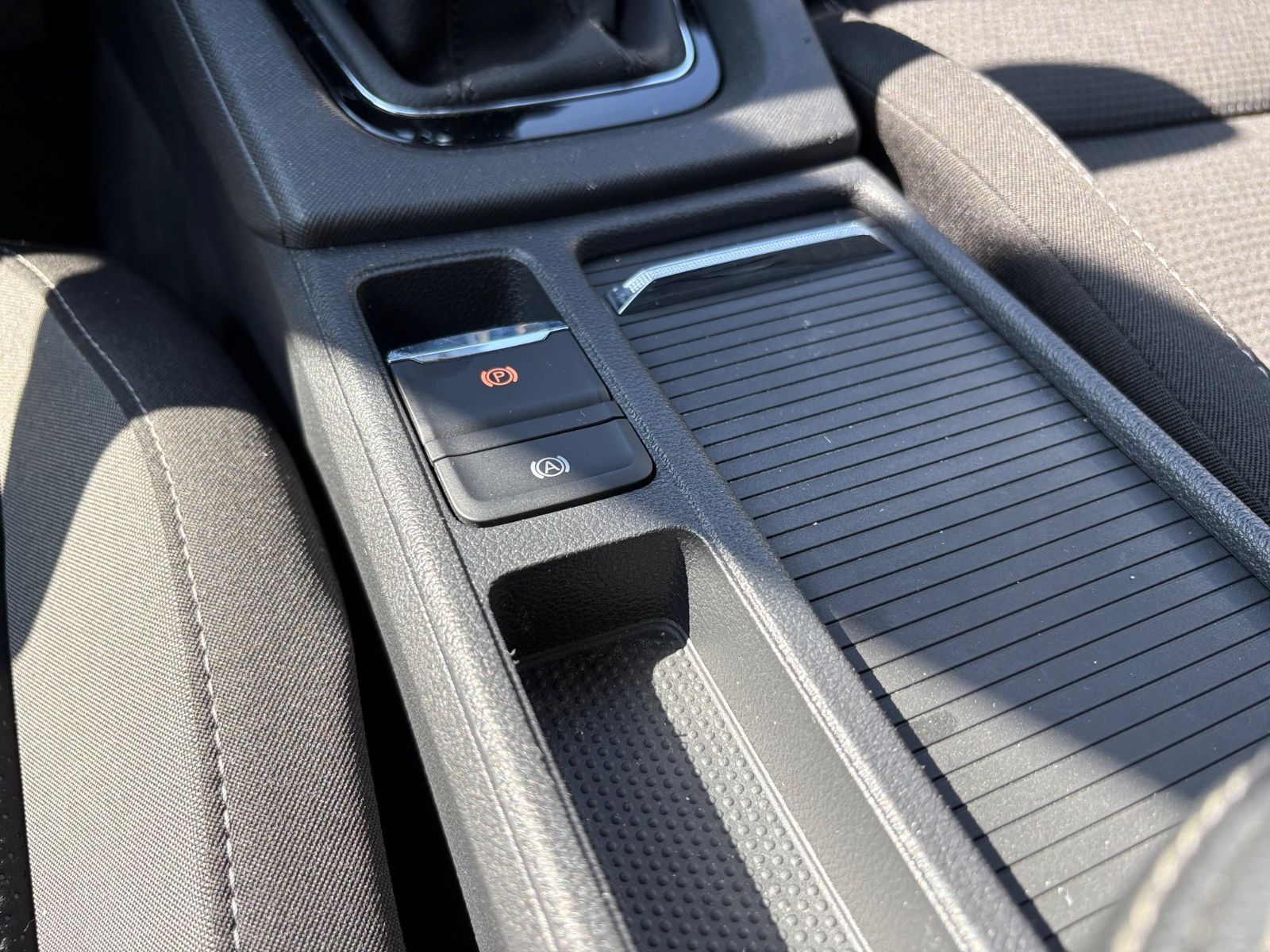 Fahrzeugabbildung SKODA OCTAVIA LIM. TOUR *4XSHZ*NAVI*