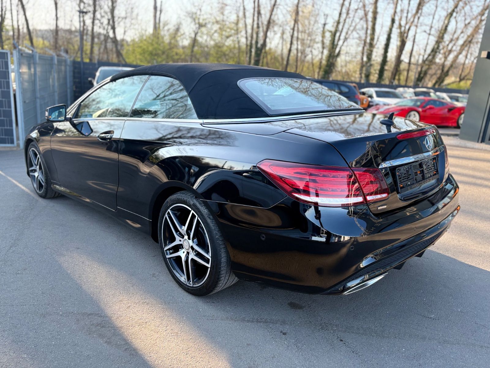 Fahrzeugabbildung Mercedes-Benz E 350 D CABRIO BLUETEC *LEDER*NAVI*SHZ*AMG LINE*