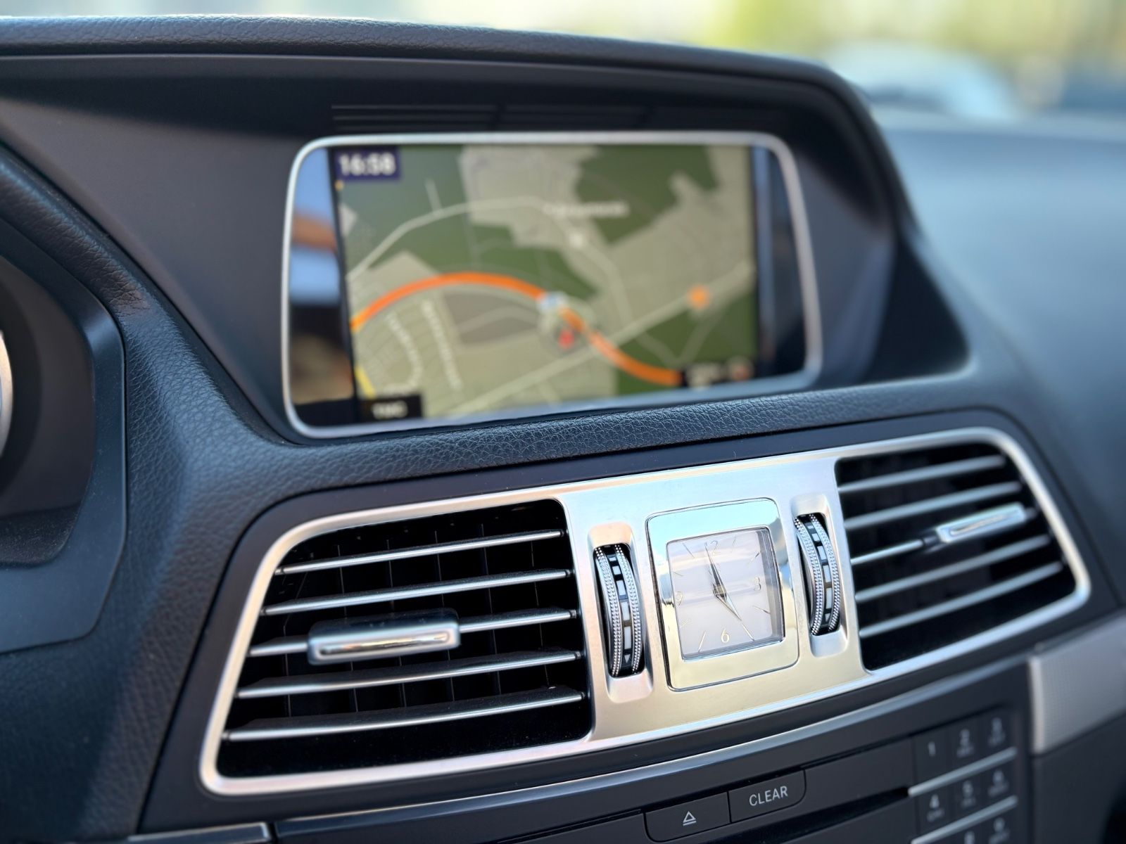 Fahrzeugabbildung Mercedes-Benz E 350 D CABRIO BLUETEC *LEDER*NAVI*SHZ*AMG LINE*