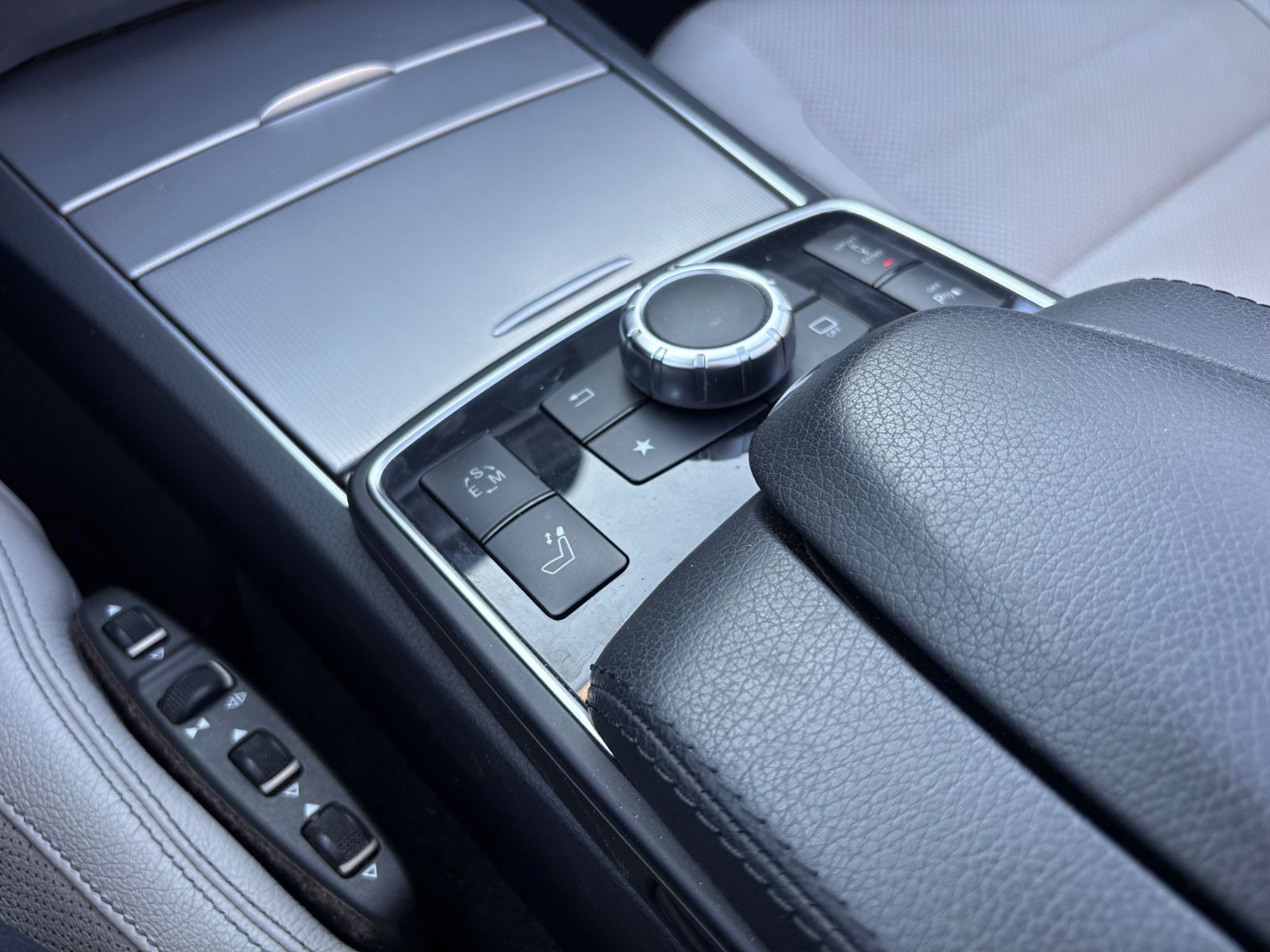 Fahrzeugabbildung Mercedes-Benz E 350 D CABRIO BLUETEC *LEDER*NAVI*SHZ*AMG LINE*