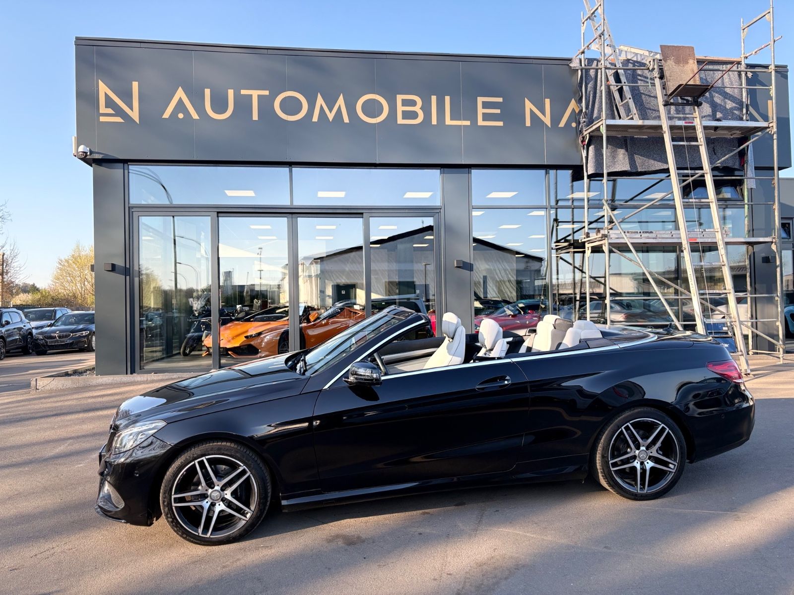 Fahrzeugabbildung Mercedes-Benz E 350 D CABRIO BLUETEC *LEDER*NAVI*SHZ*AMG LINE*