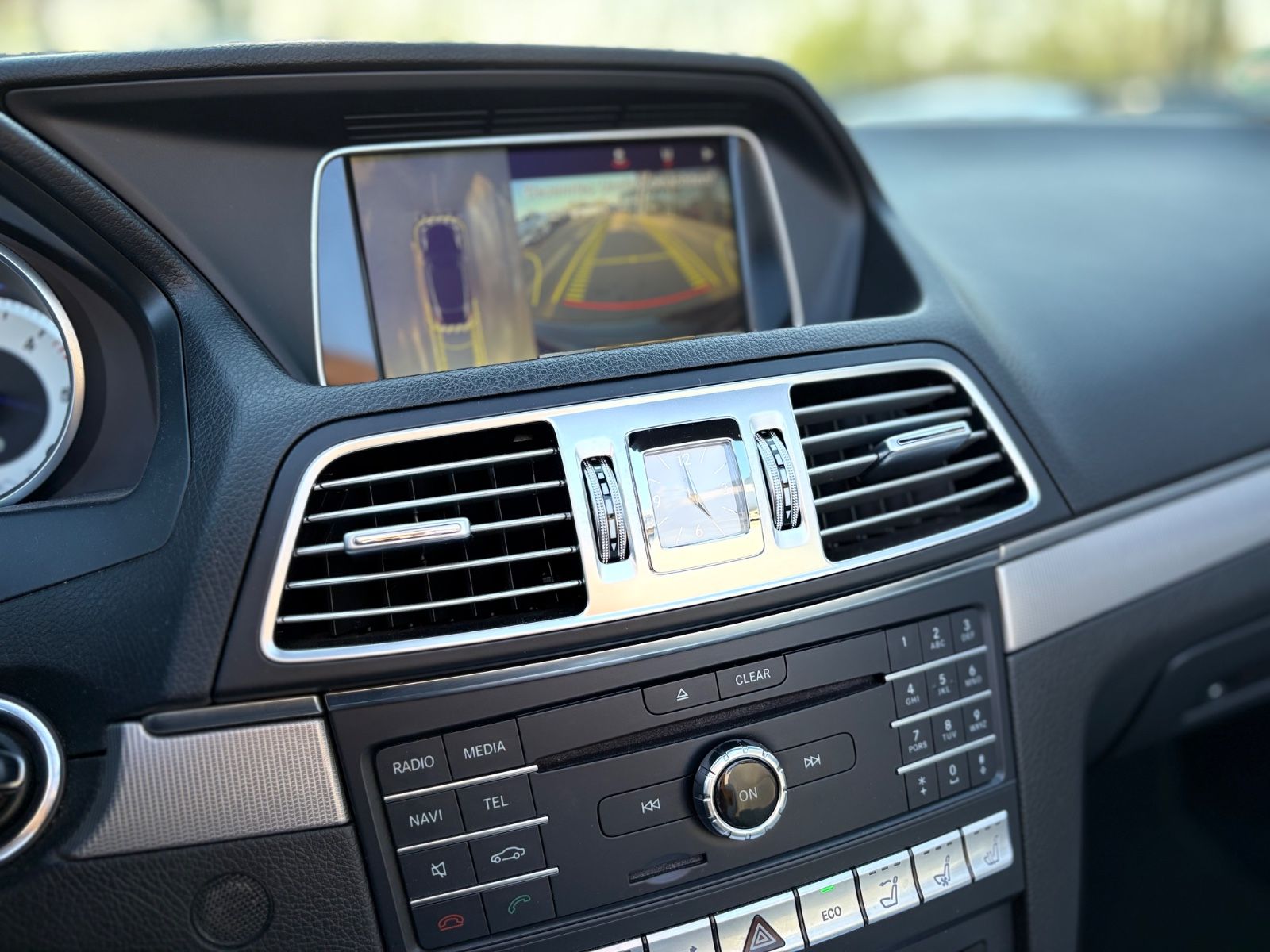 Fahrzeugabbildung Mercedes-Benz E 350 D CABRIO BLUETEC *LEDER*NAVI*SHZ*AMG LINE*