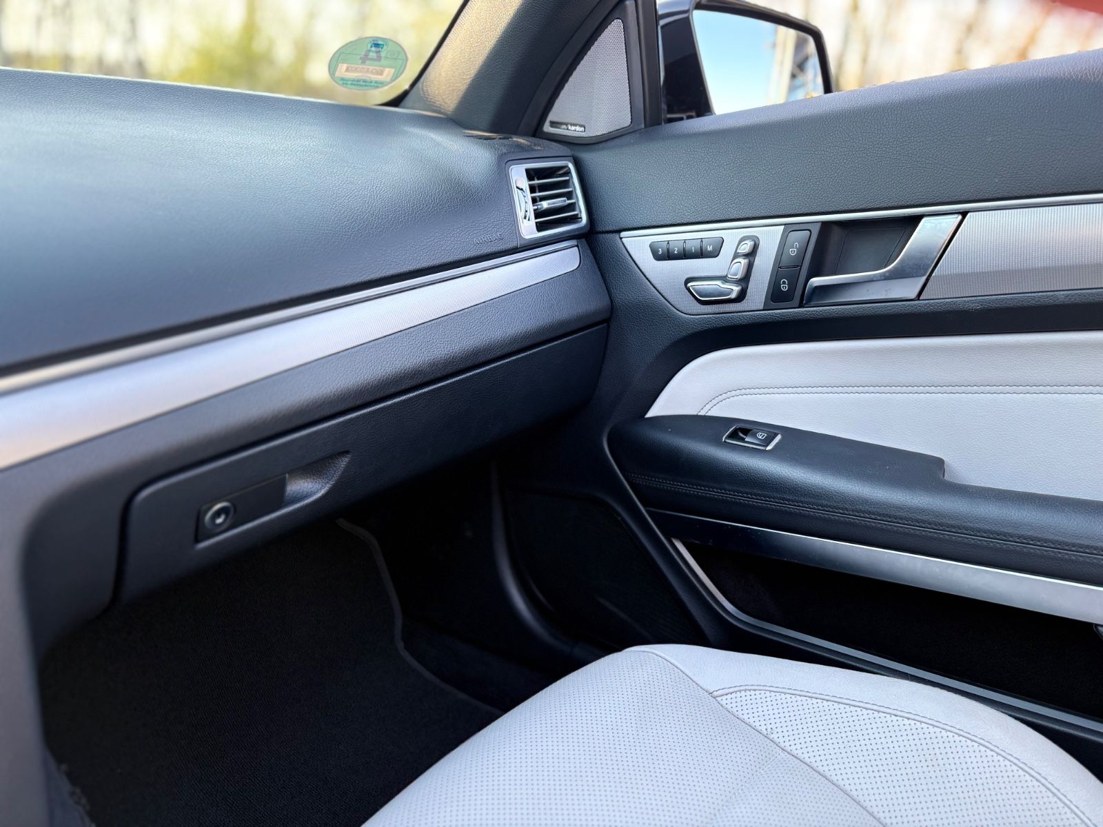 Fahrzeugabbildung Mercedes-Benz E 350 D CABRIO BLUETEC *LEDER*NAVI*SHZ*AMG LINE*