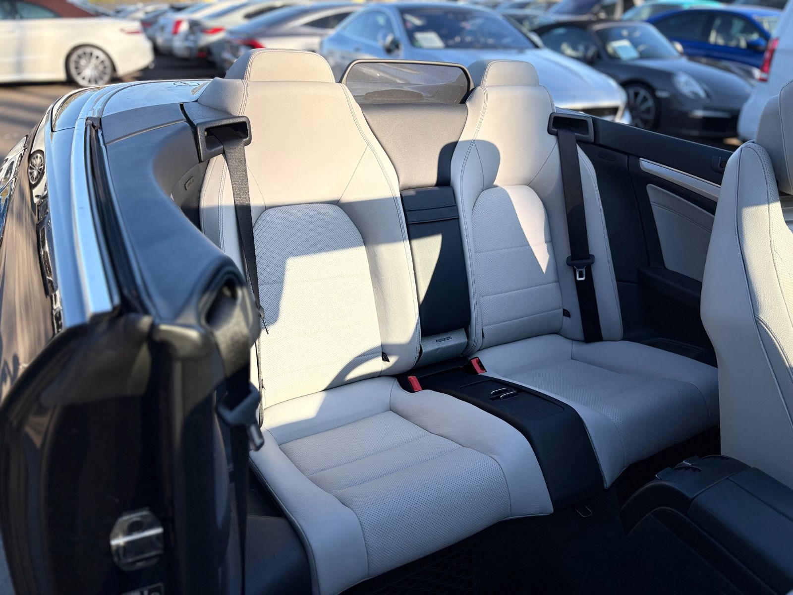 Fahrzeugabbildung Mercedes-Benz E 350 D CABRIO BLUETEC *LEDER*NAVI*SHZ*AMG LINE*