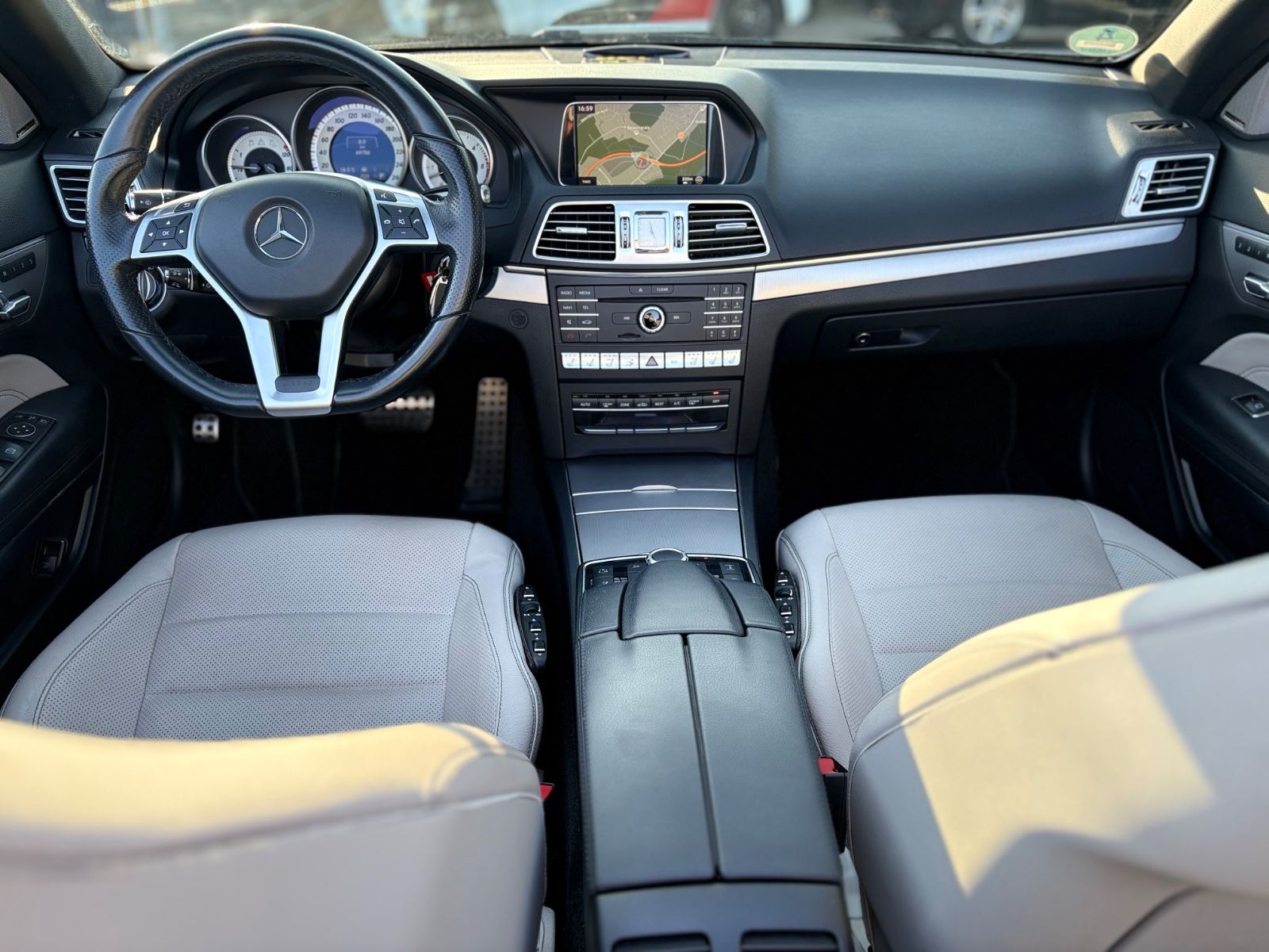 Fahrzeugabbildung Mercedes-Benz E 350 D CABRIO BLUETEC *LEDER*NAVI*SHZ*AMG LINE*