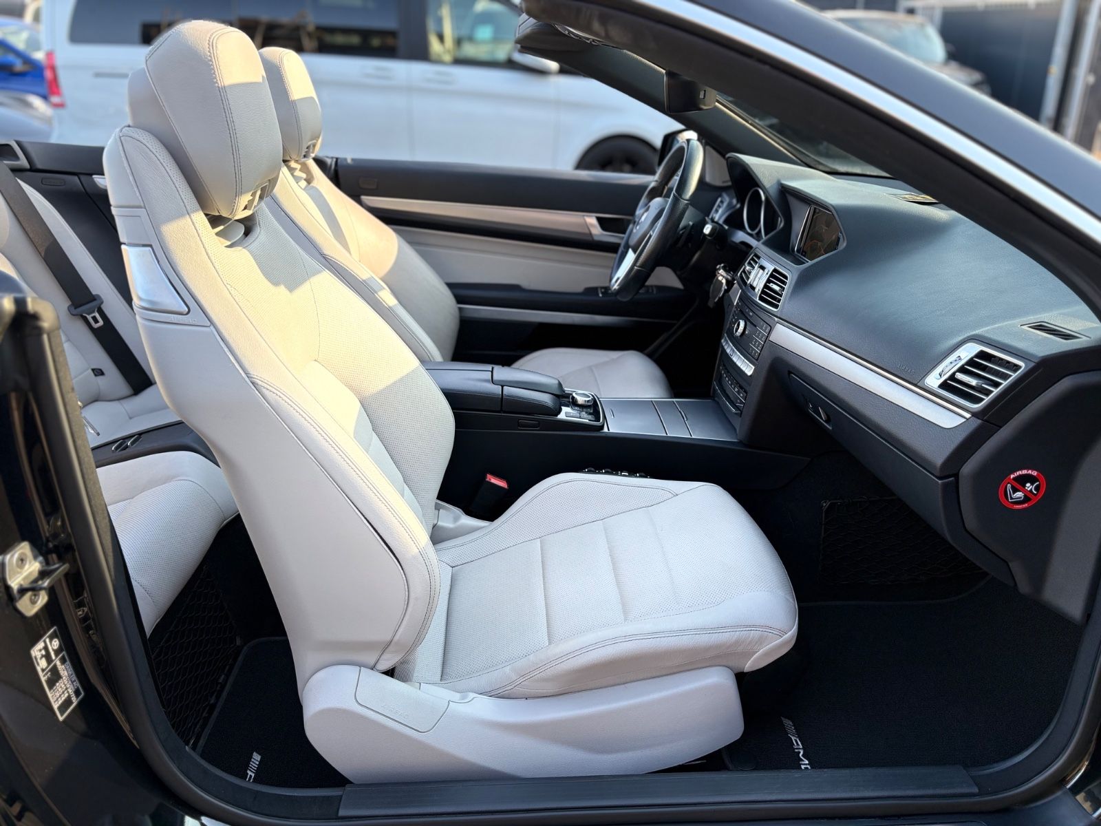 Fahrzeugabbildung Mercedes-Benz E 350 D CABRIO BLUETEC *LEDER*NAVI*SHZ*AMG LINE*