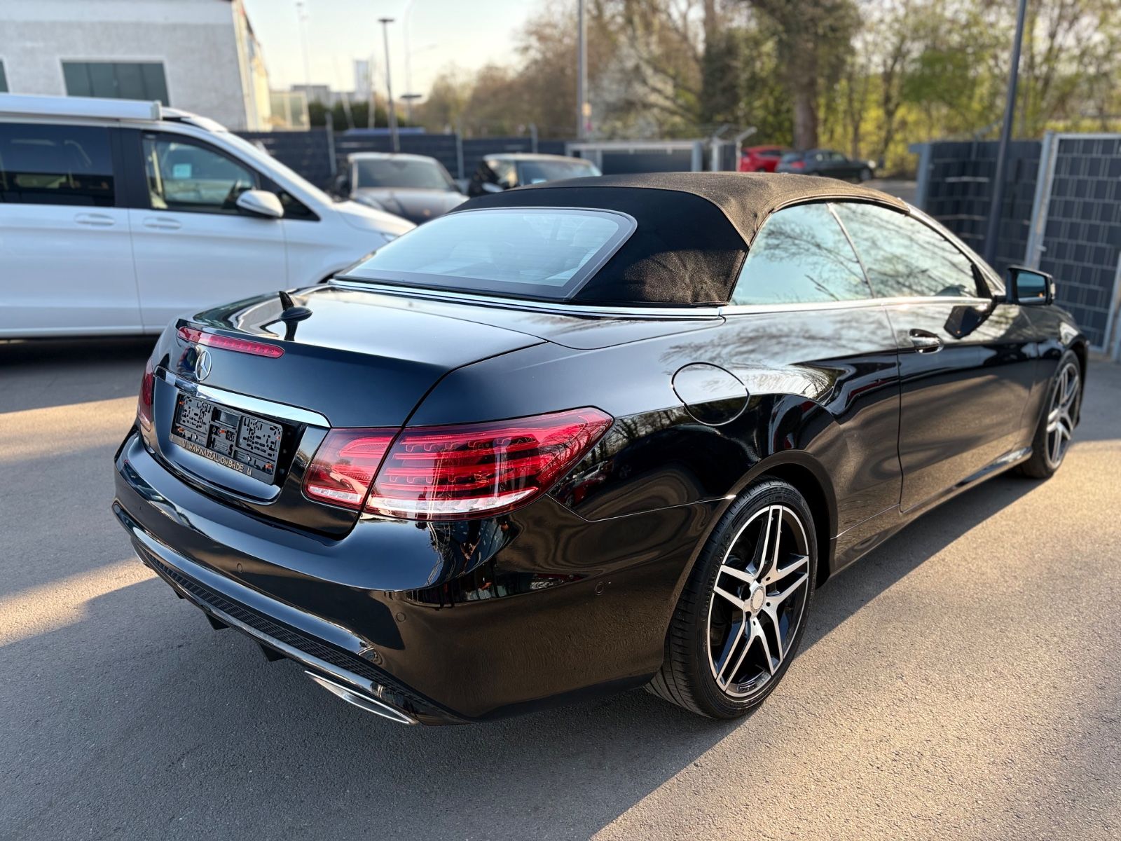 Fahrzeugabbildung Mercedes-Benz E 350 D CABRIO BLUETEC *LEDER*NAVI*SHZ*AMG LINE*