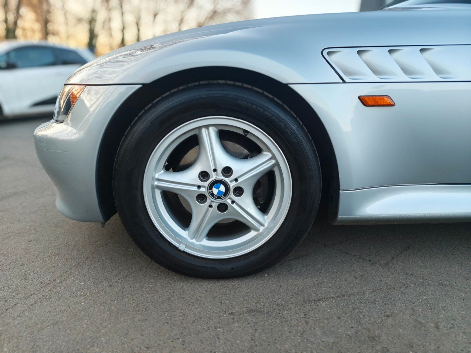 Fahrzeugabbildung BMW Z3 1.8i ROADSTER *ERST 49.000KM*LEDER*1.HAND*