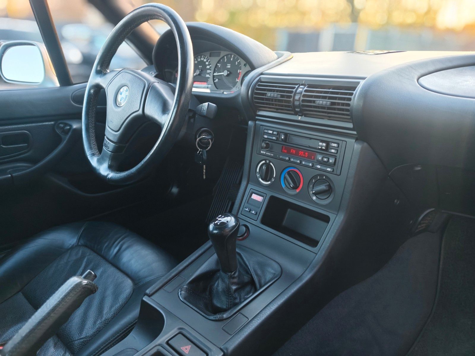 Fahrzeugabbildung BMW Z3 1.8i ROADSTER *ERST 49.000KM*LEDER*1.HAND*