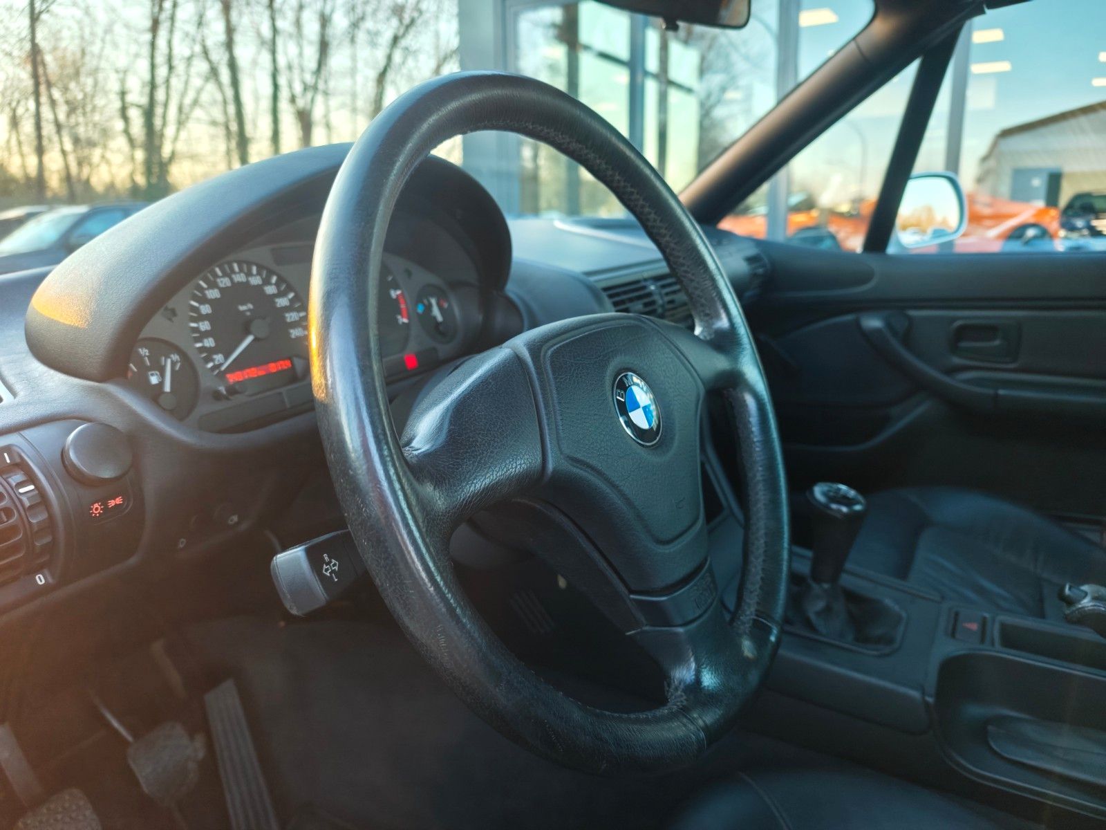 Fahrzeugabbildung BMW Z3 1.8i ROADSTER *ERST 49.000KM*LEDER*1.HAND*