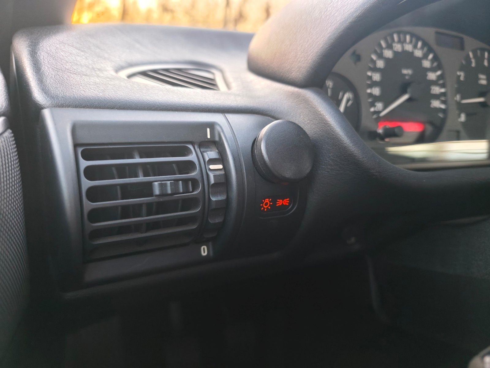 Fahrzeugabbildung BMW Z3 1.8i ROADSTER *ERST 49.000KM*LEDER*1.HAND*