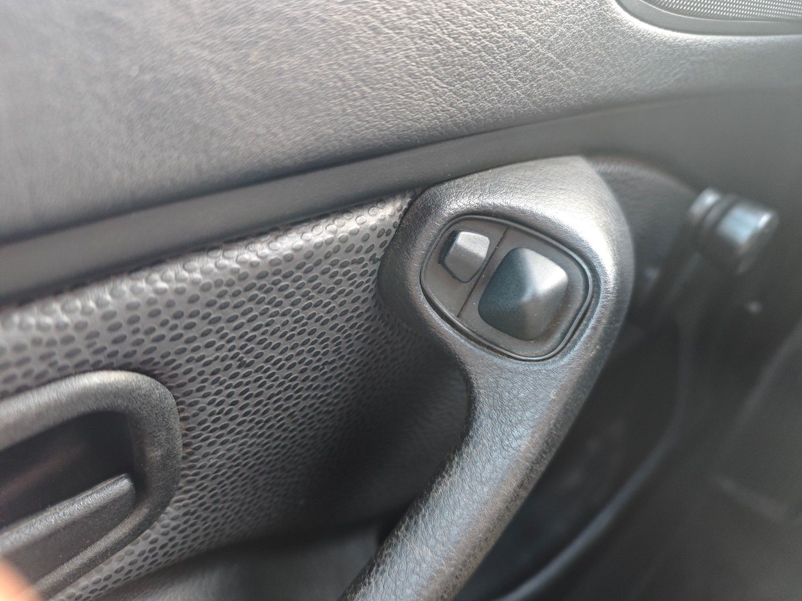 Fahrzeugabbildung BMW Z3 1.8i ROADSTER *ERST 49.000KM*LEDER*1.HAND*