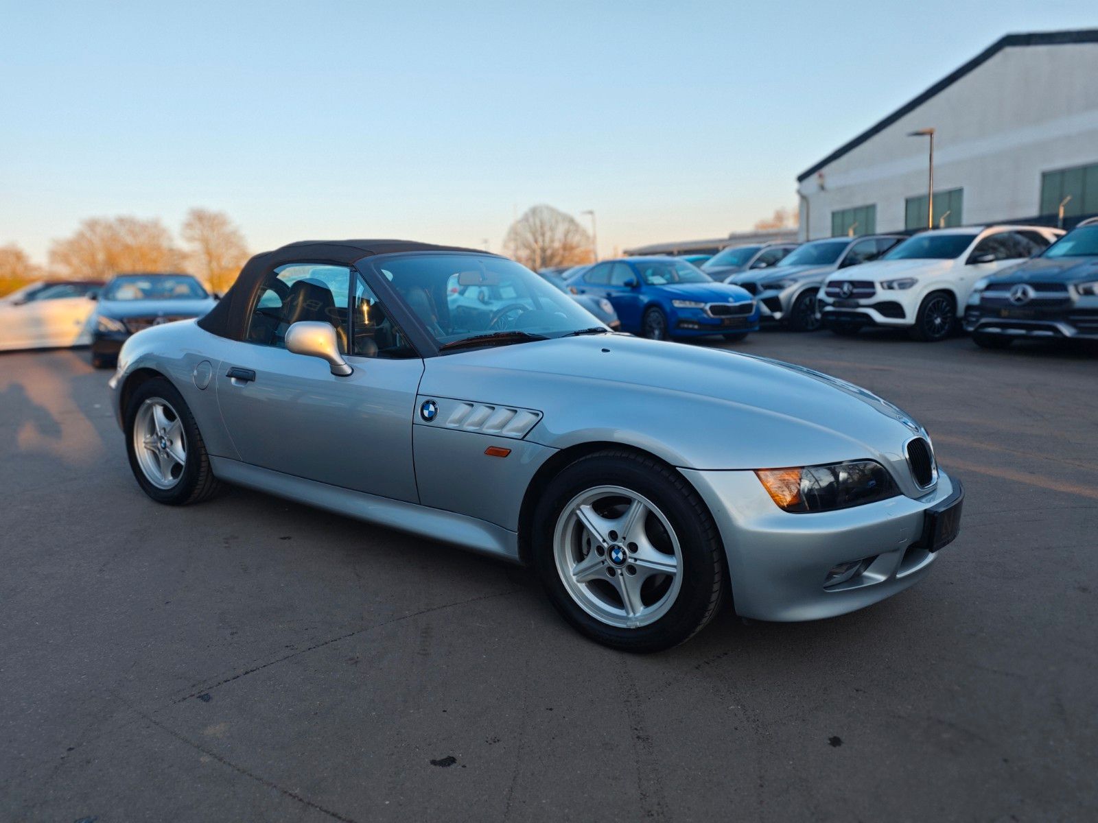 Fahrzeugabbildung BMW Z3 1.8i ROADSTER *ERST 49.000KM*LEDER*1.HAND*