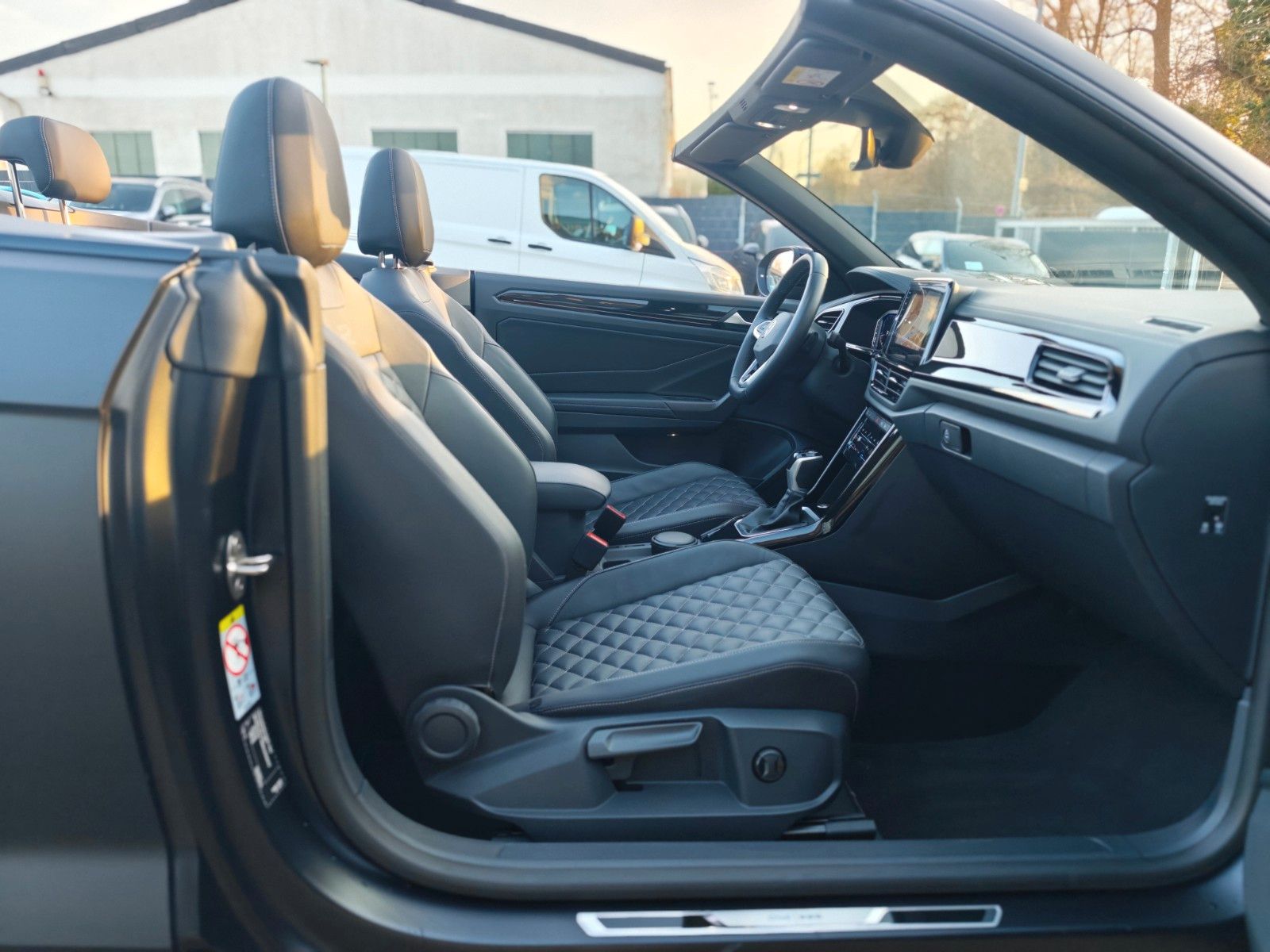 Fahrzeugabbildung Volkswagen T-ROC CABRIOLET*R-LINE*EDITION BLACK*APPLE CAR*