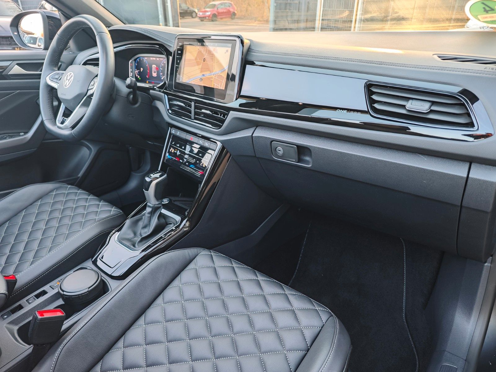 Fahrzeugabbildung Volkswagen T-ROC CABRIOLET*R-LINE*EDITION BLACK*APPLE CAR*