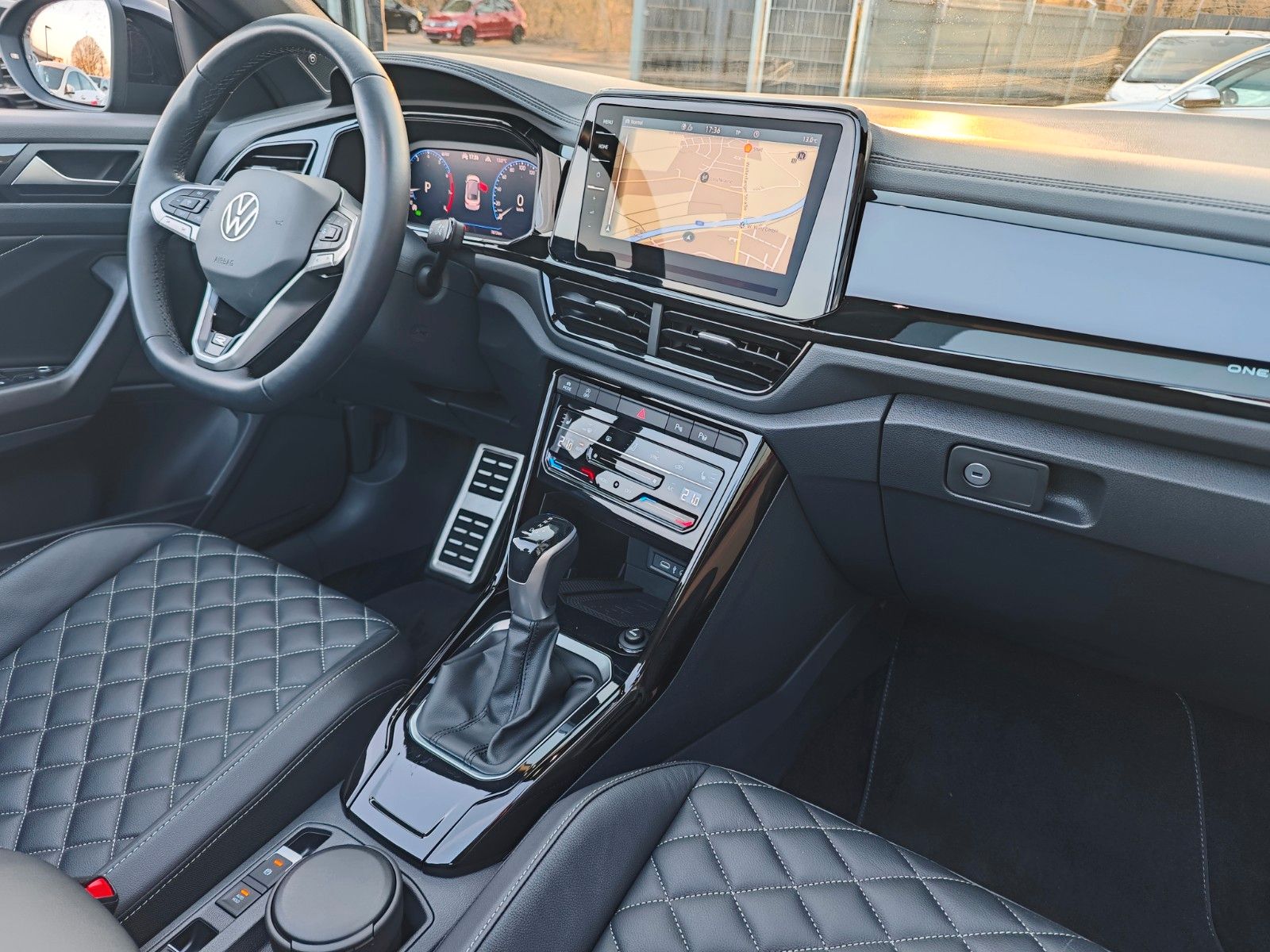 Fahrzeugabbildung Volkswagen T-ROC CABRIOLET*R-LINE*EDITION BLACK*APPLE CAR*