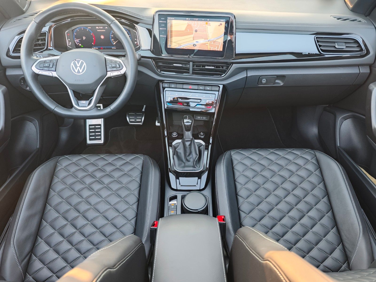 Fahrzeugabbildung Volkswagen T-ROC CABRIOLET*R-LINE*EDITION BLACK*APPLE CAR*