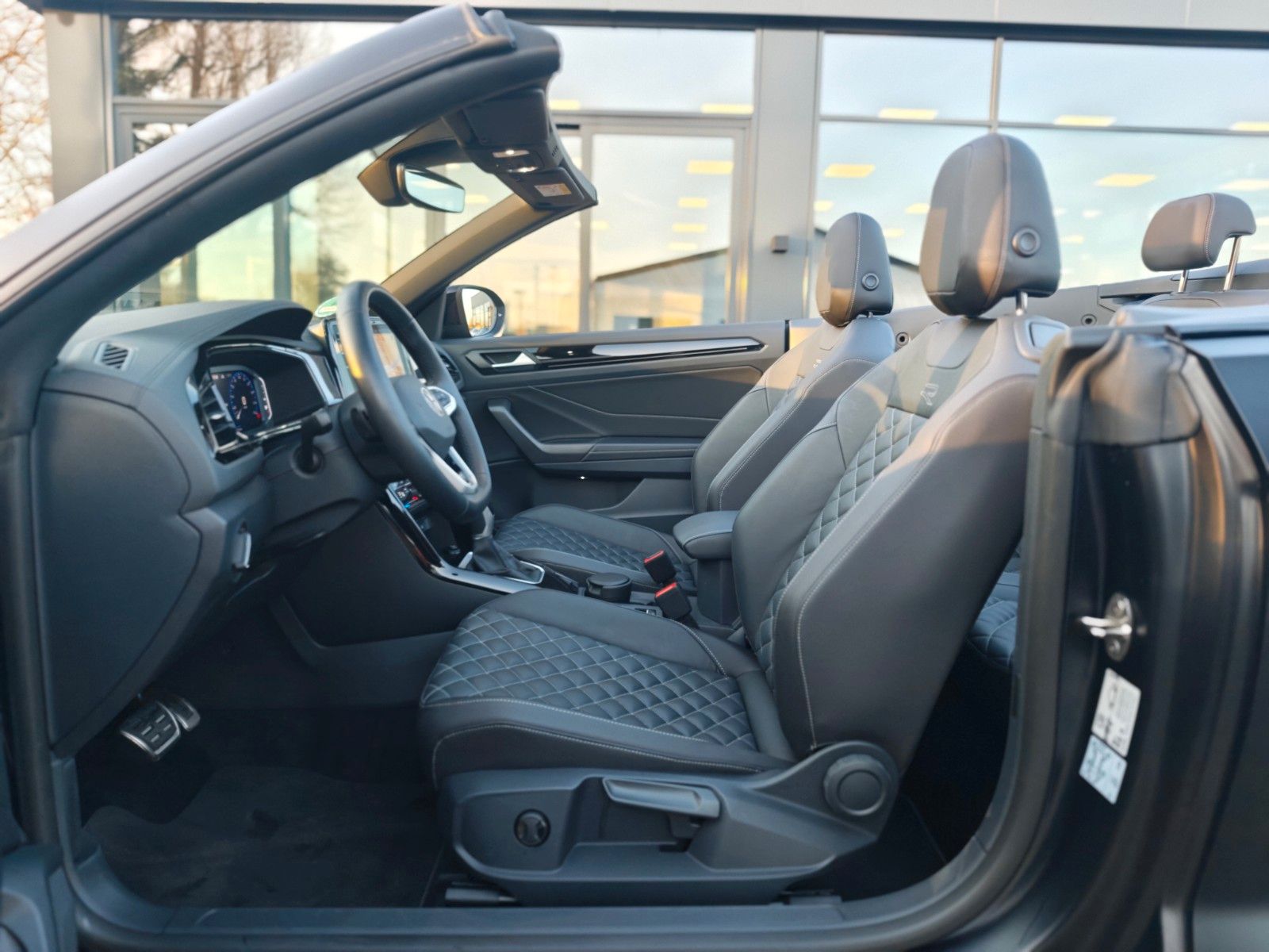 Fahrzeugabbildung Volkswagen T-ROC CABRIOLET*R-LINE*EDITION BLACK*APPLE CAR*