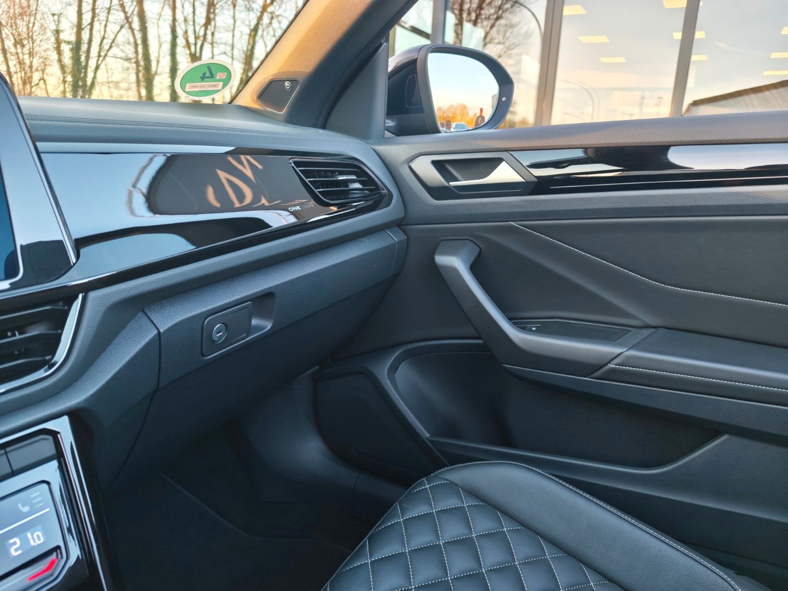 Fahrzeugabbildung Volkswagen T-ROC CABRIOLET*R-LINE*EDITION BLACK*APPLE CAR*