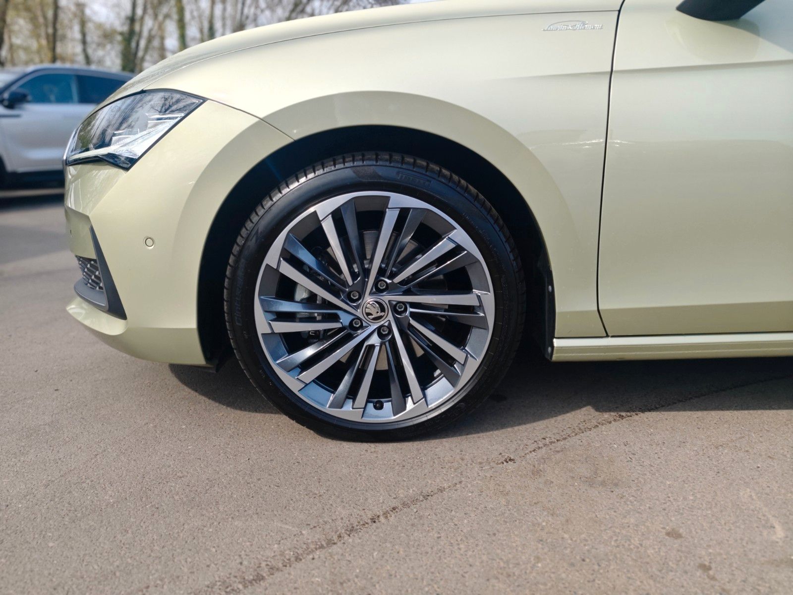 Fahrzeugabbildung SKODA SUPERB COMBI*4x4 L&K*4X SCHIEBEDACH*SOUNDANLAGE*