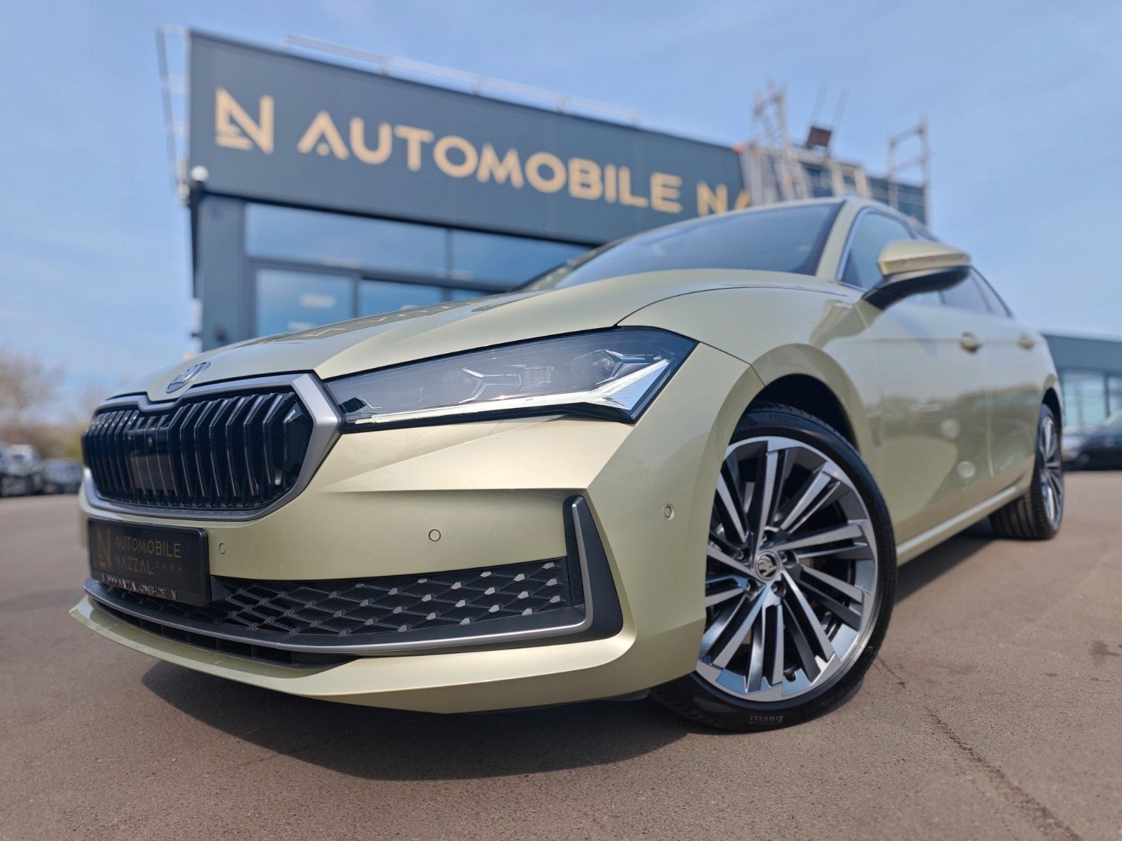 Fahrzeugabbildung SKODA SUPERB COMBI*4x4 L&K*4X SCHIEBEDACH*SOUNDANLAGE*