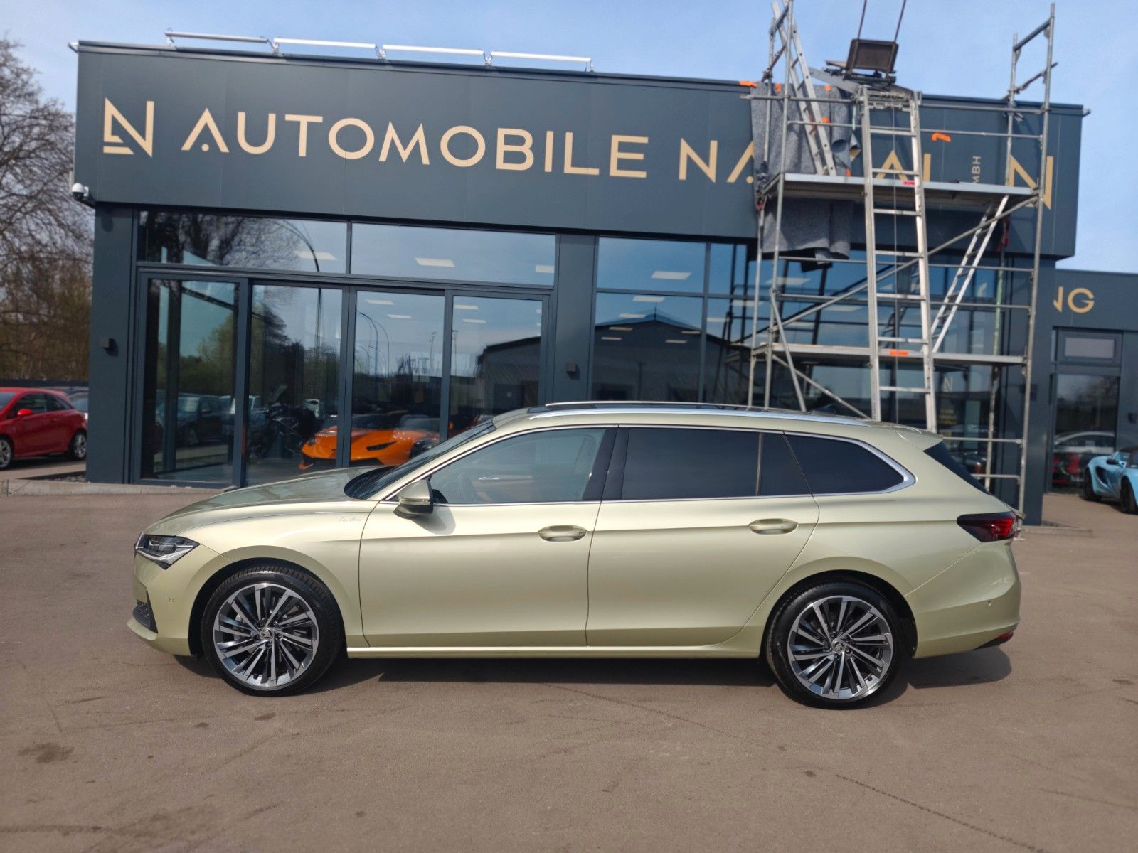 Fahrzeugabbildung SKODA SUPERB COMBI*4x4 L&K*4X SCHIEBEDACH*SOUNDANLAGE*