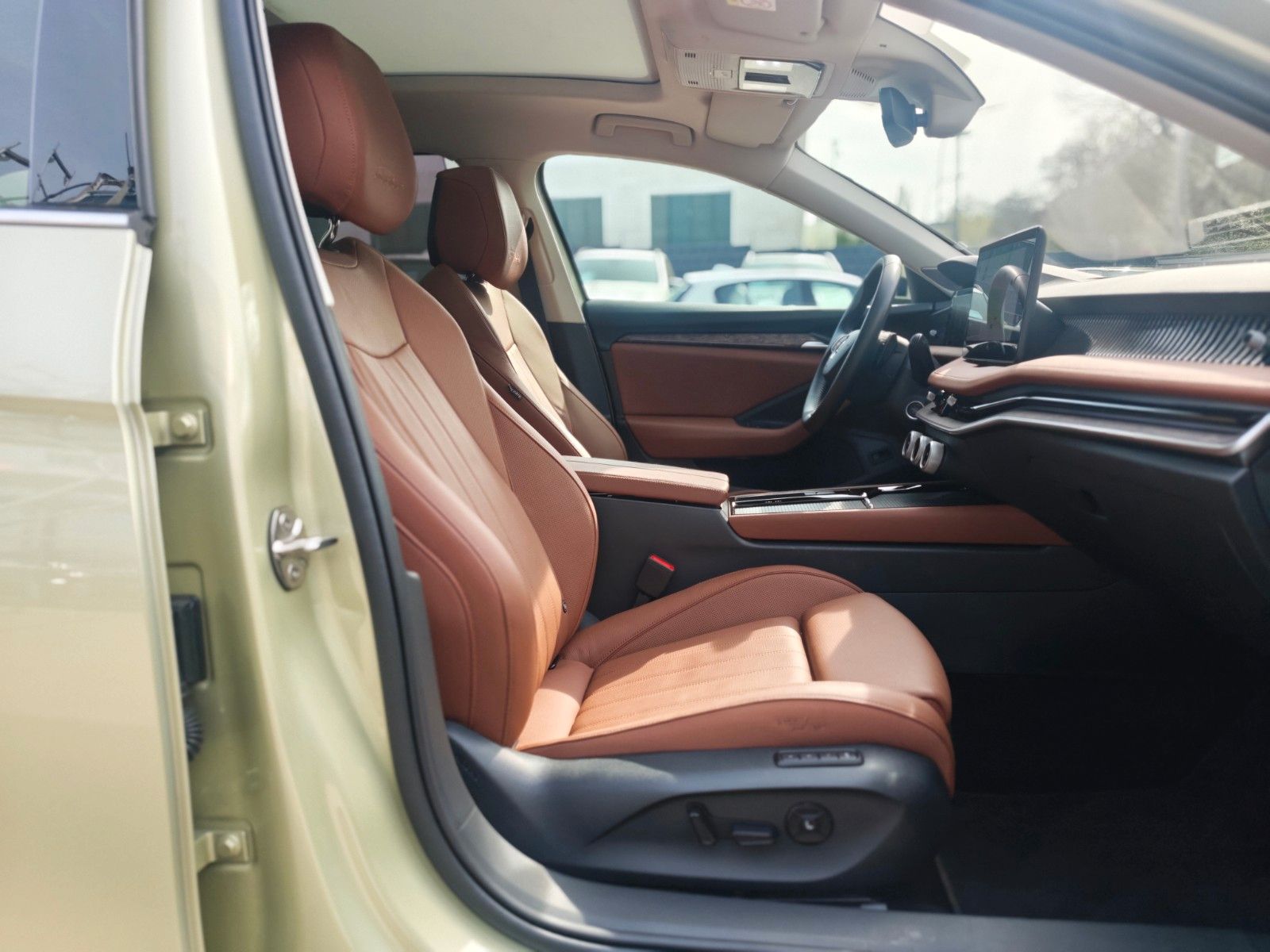 Fahrzeugabbildung SKODA SUPERB COMBI*4x4 L&K*4X SCHIEBEDACH*SOUNDANLAGE*