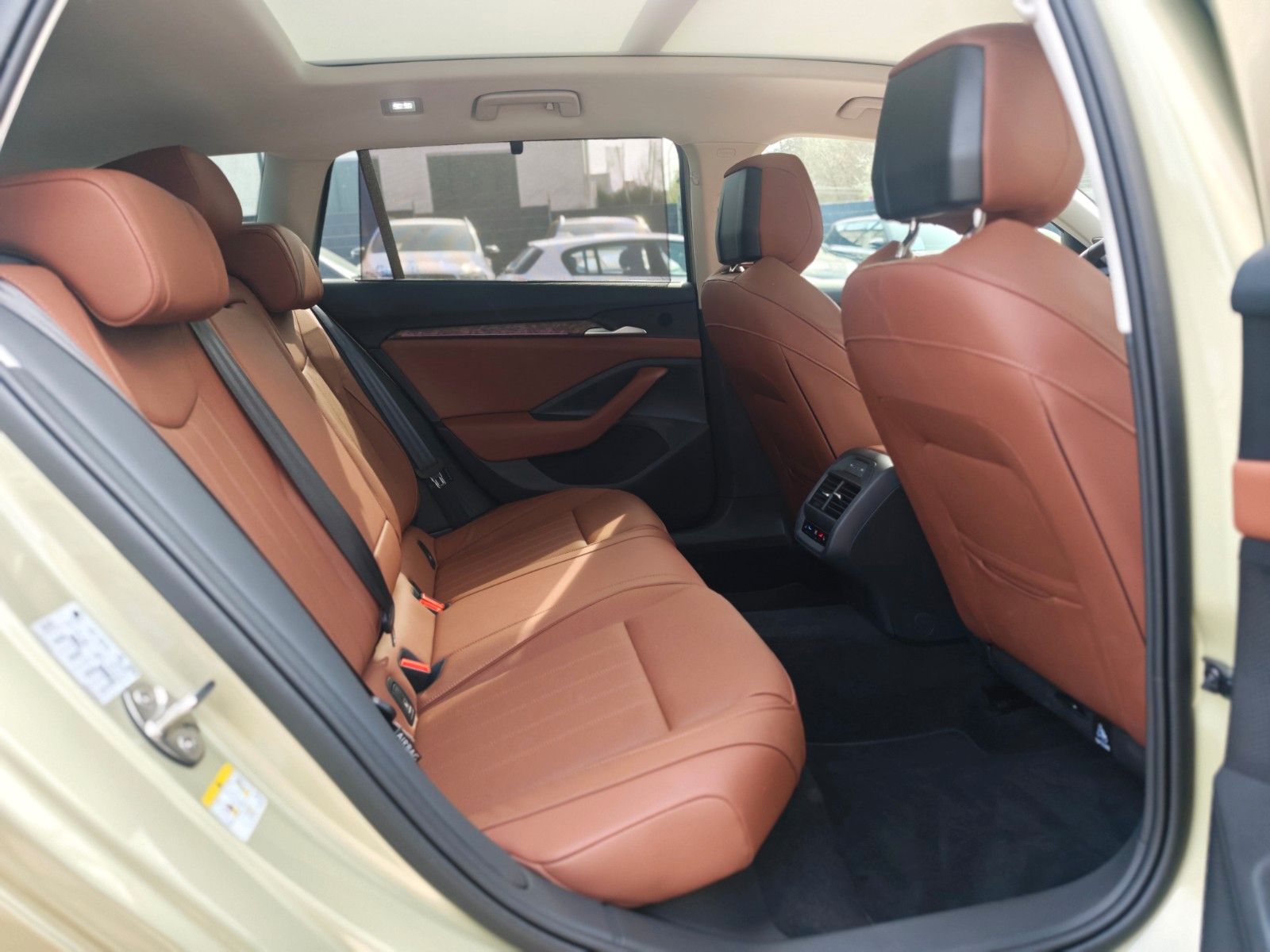 Fahrzeugabbildung SKODA SUPERB COMBI*4x4 L&K*4X SCHIEBEDACH*SOUNDANLAGE*