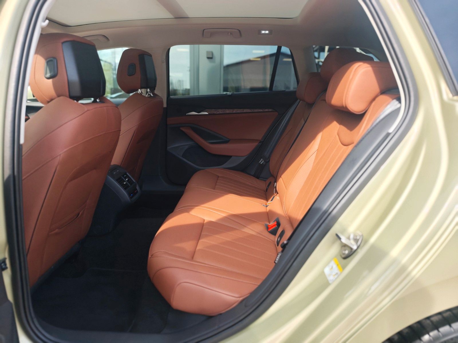 Fahrzeugabbildung SKODA SUPERB COMBI*4x4 L&K*4X SCHIEBEDACH*SOUNDANLAGE*