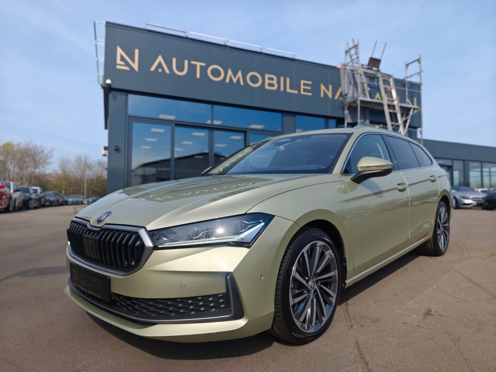 Fahrzeugabbildung SKODA SUPERB COMBI*4x4 L&K*4X SCHIEBEDACH*SOUNDANLAGE*