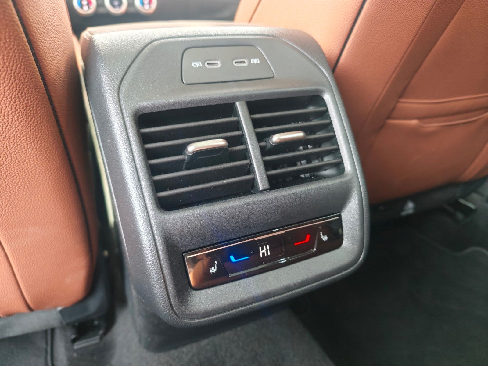 Fahrzeugabbildung SKODA SUPERB COMBI*4x4 L&K*4X SCHIEBEDACH*SOUNDANLAGE*