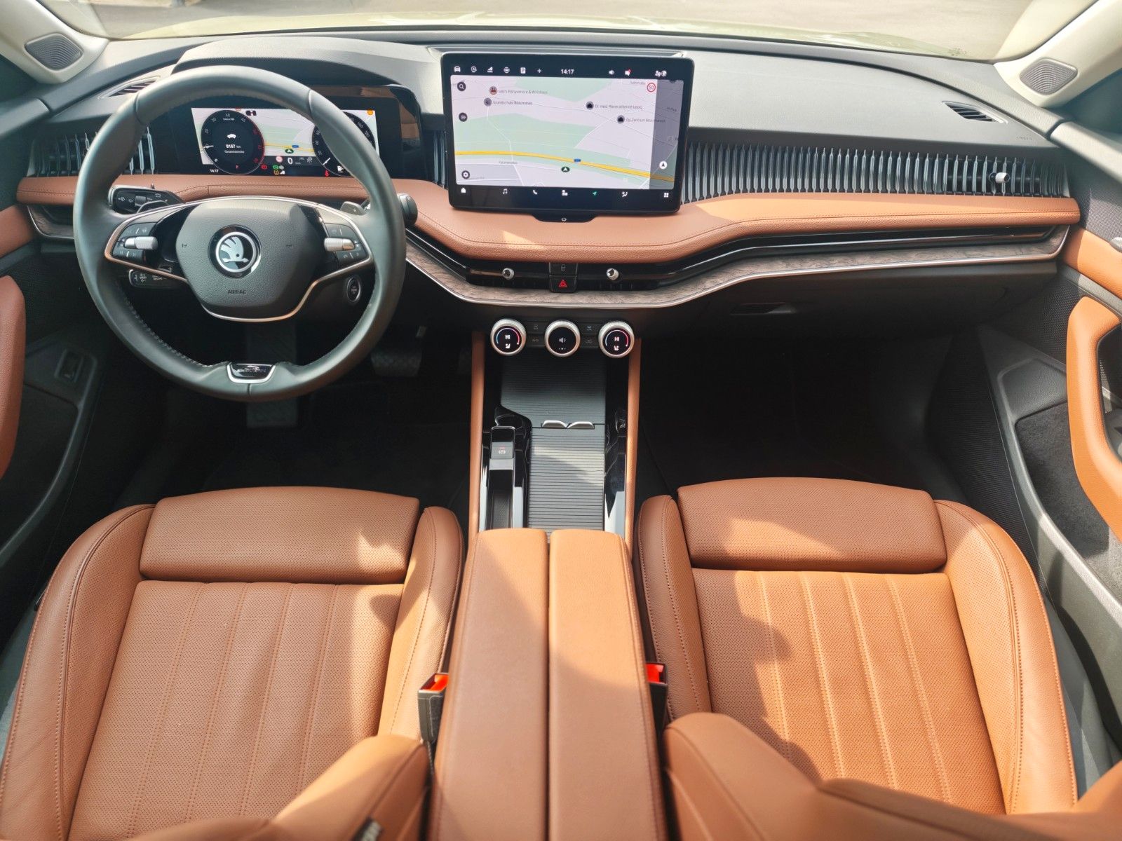 Fahrzeugabbildung SKODA SUPERB COMBI*4x4 L&K*4X SCHIEBEDACH*SOUNDANLAGE*