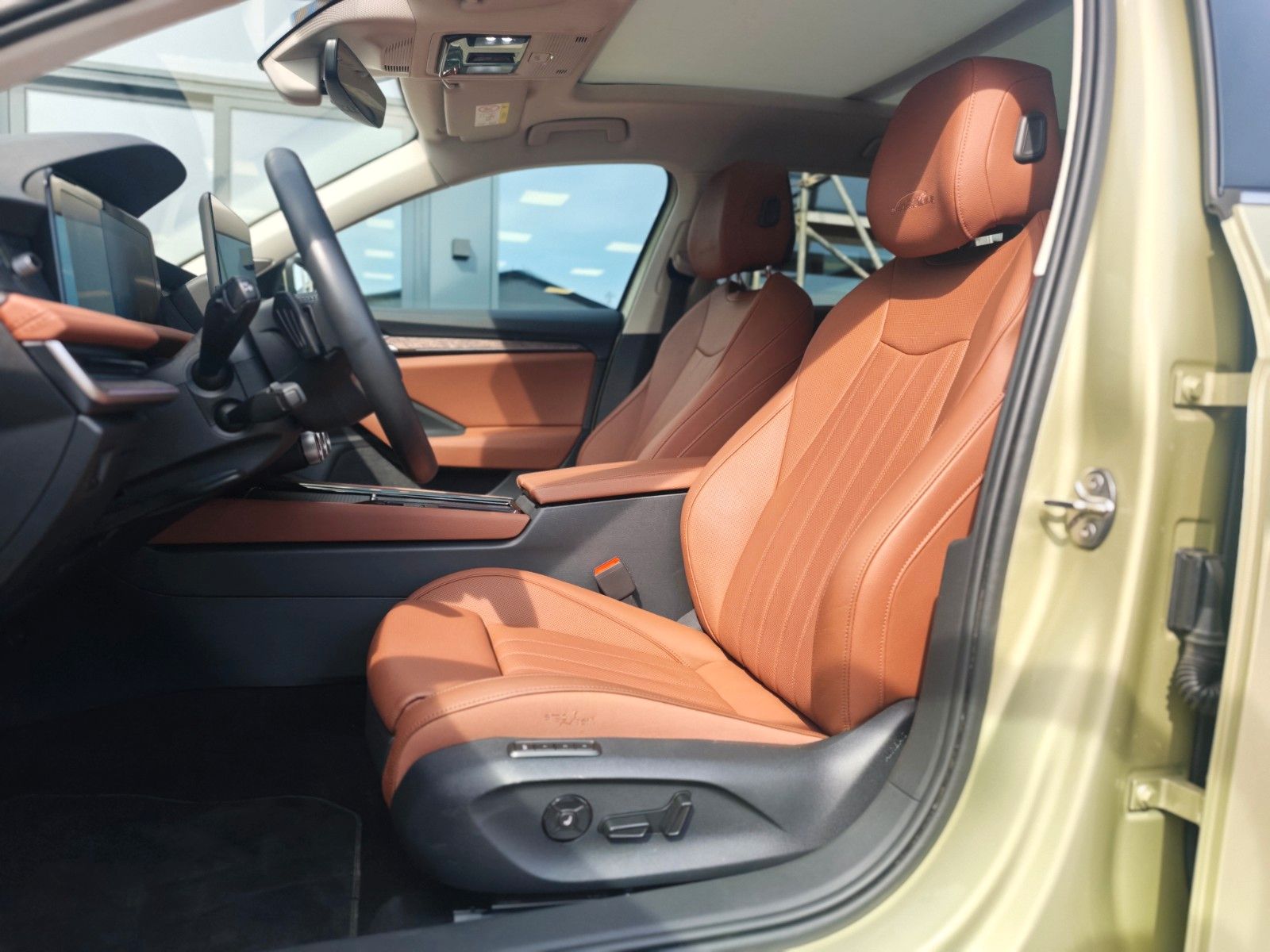 Fahrzeugabbildung SKODA SUPERB COMBI*4x4 L&K*4X SCHIEBEDACH*SOUNDANLAGE*