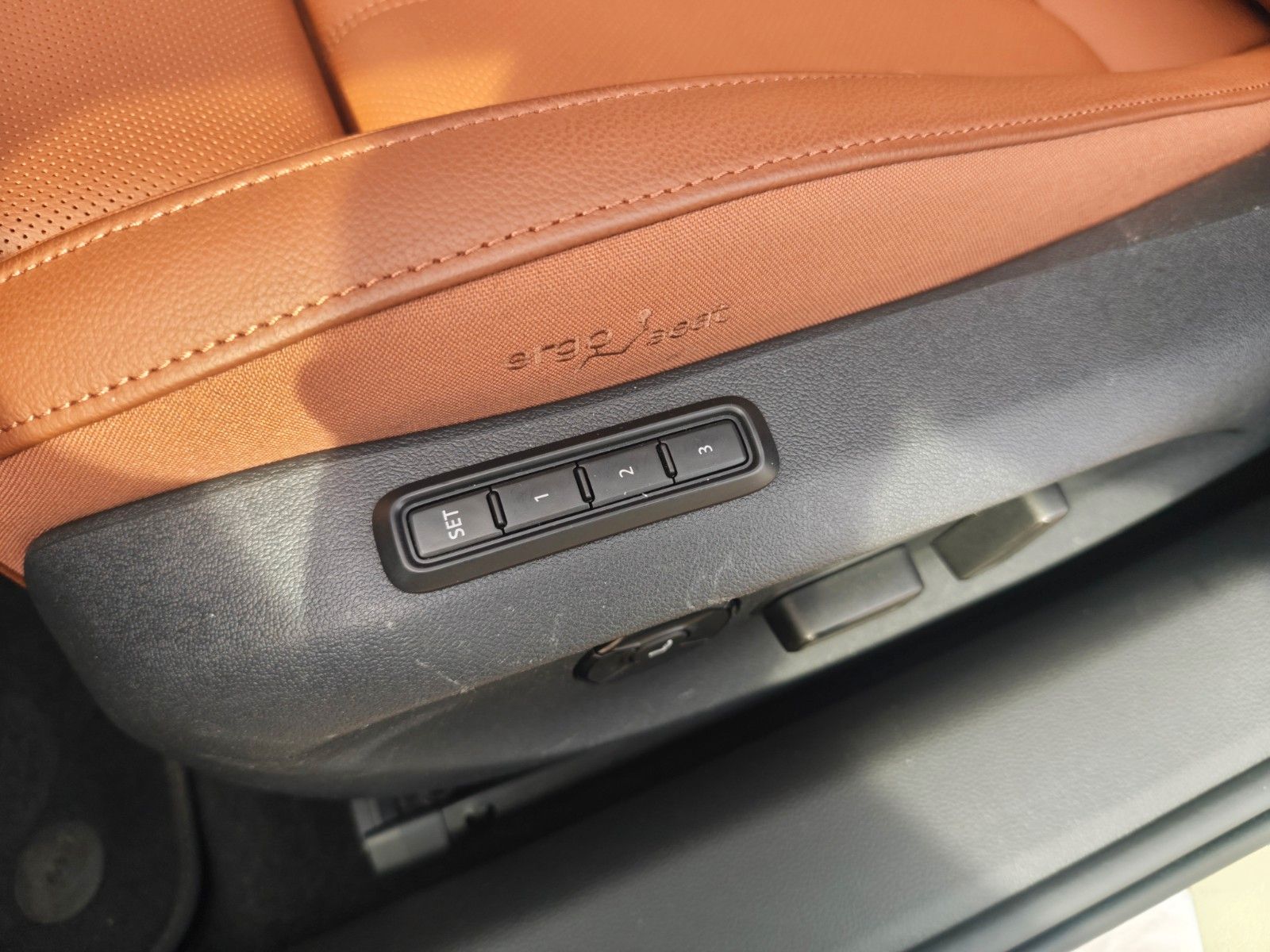 Fahrzeugabbildung SKODA SUPERB COMBI*4x4 L&K*4X SCHIEBEDACH*SOUNDANLAGE*