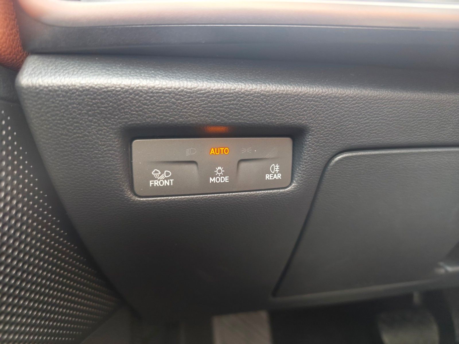 Fahrzeugabbildung SKODA SUPERB COMBI*4x4 L&K*4X SCHIEBEDACH*SOUNDANLAGE*