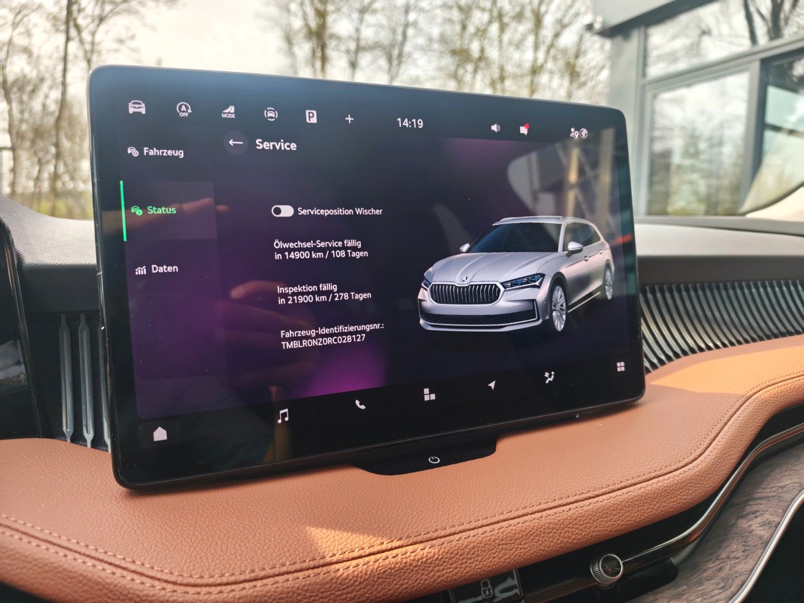 Fahrzeugabbildung SKODA SUPERB COMBI*4x4 L&K*4X SCHIEBEDACH*SOUNDANLAGE*