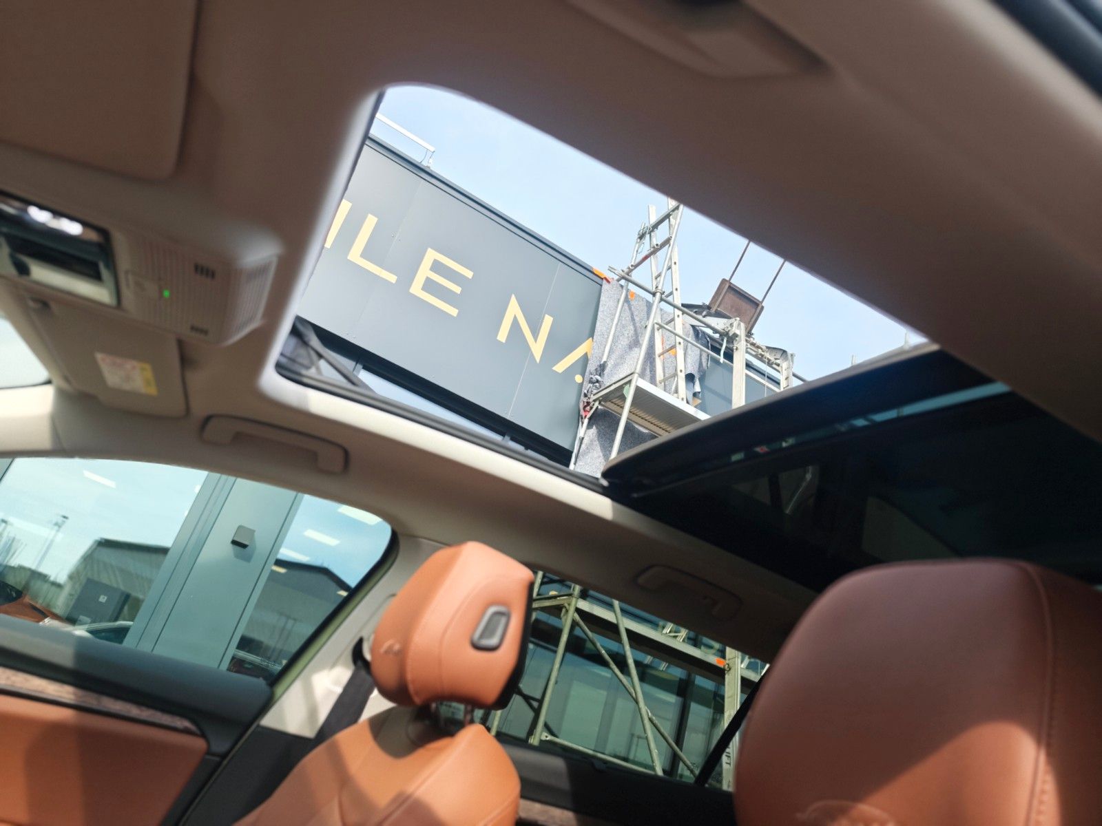 Fahrzeugabbildung SKODA SUPERB COMBI*4x4 L&K*4X SCHIEBEDACH*SOUNDANLAGE*