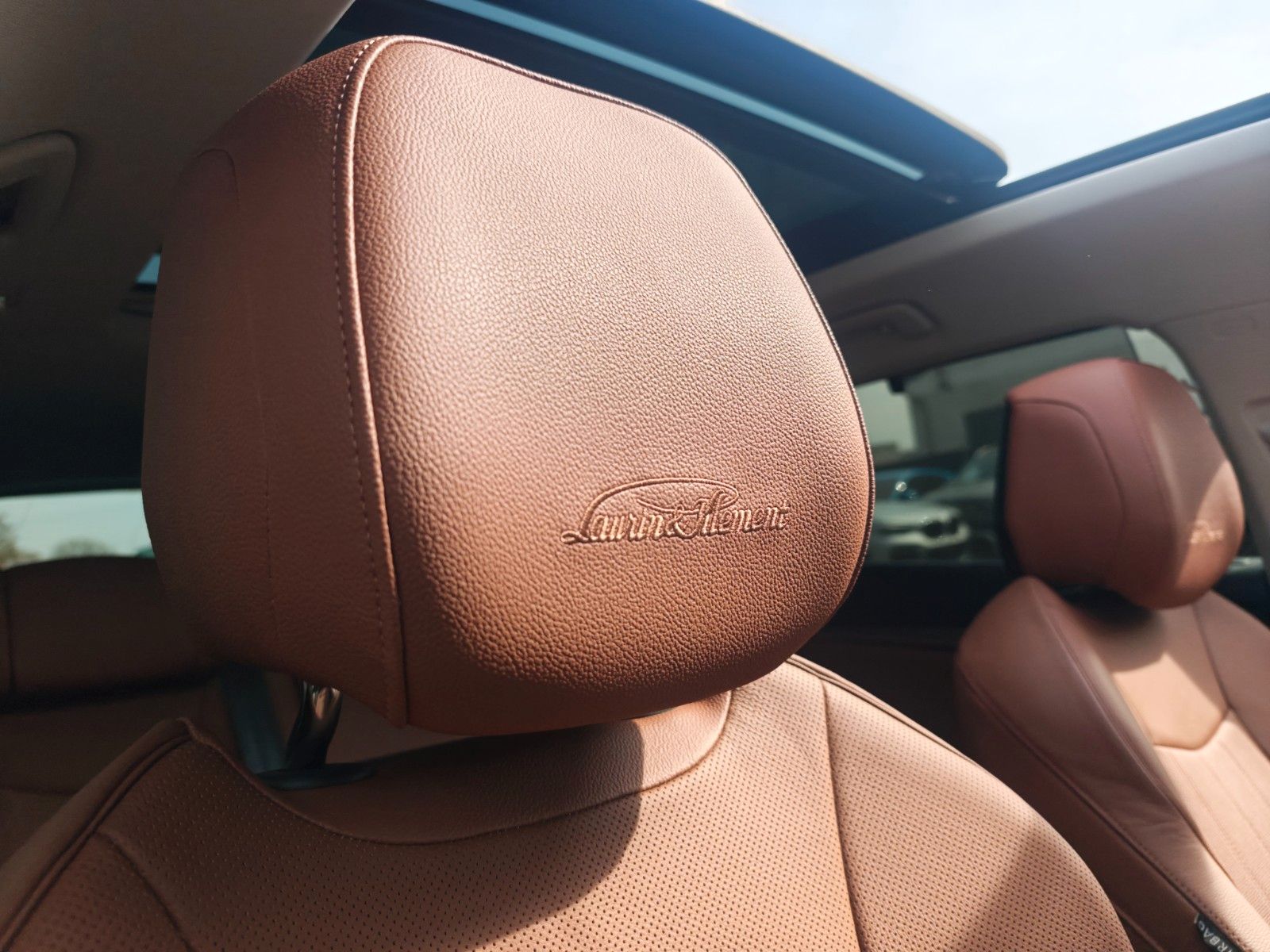 Fahrzeugabbildung SKODA SUPERB COMBI*4x4 L&K*4X SCHIEBEDACH*SOUNDANLAGE*