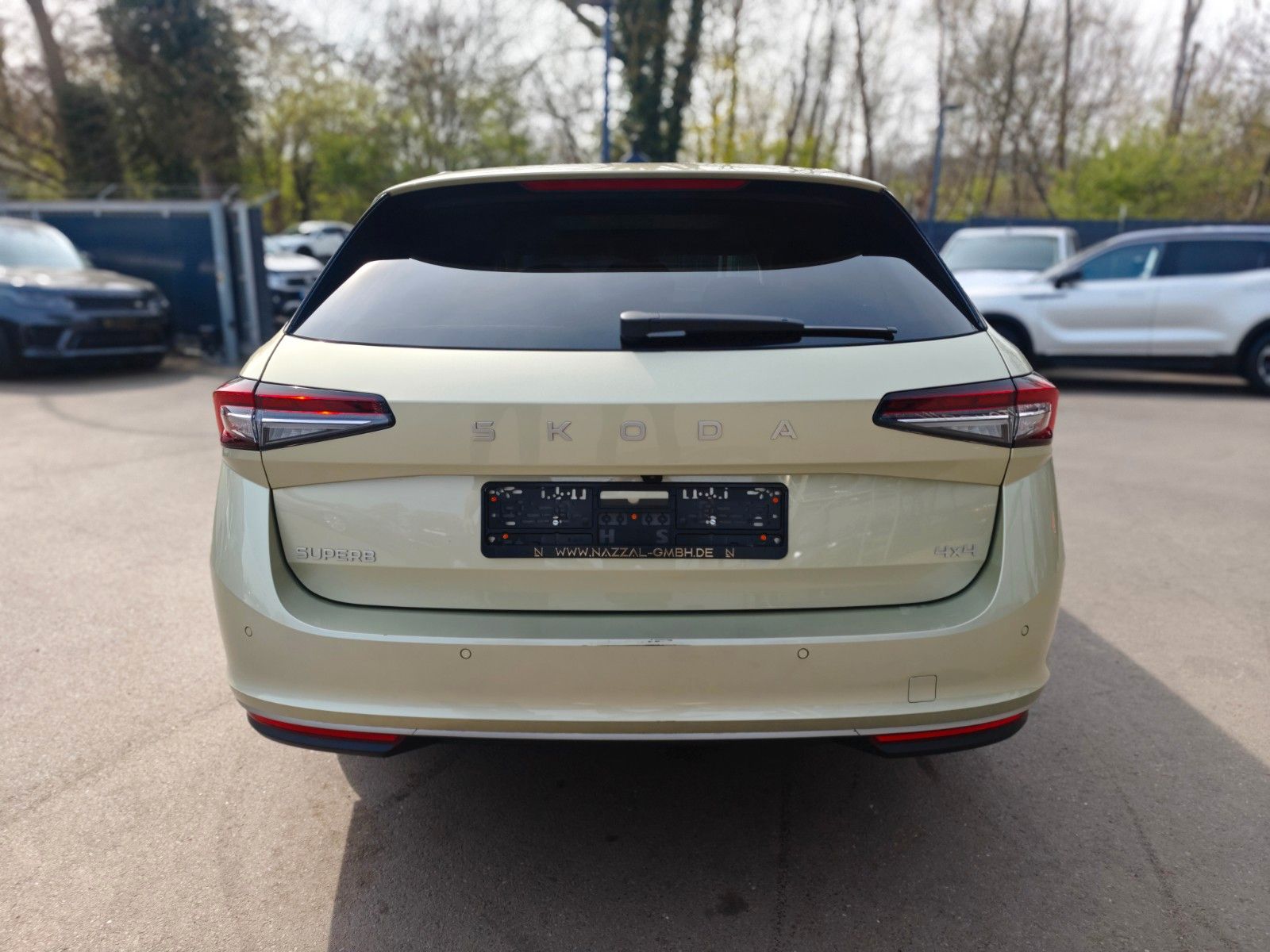 Fahrzeugabbildung SKODA SUPERB COMBI*4x4 L&K*4X SCHIEBEDACH*SOUNDANLAGE*