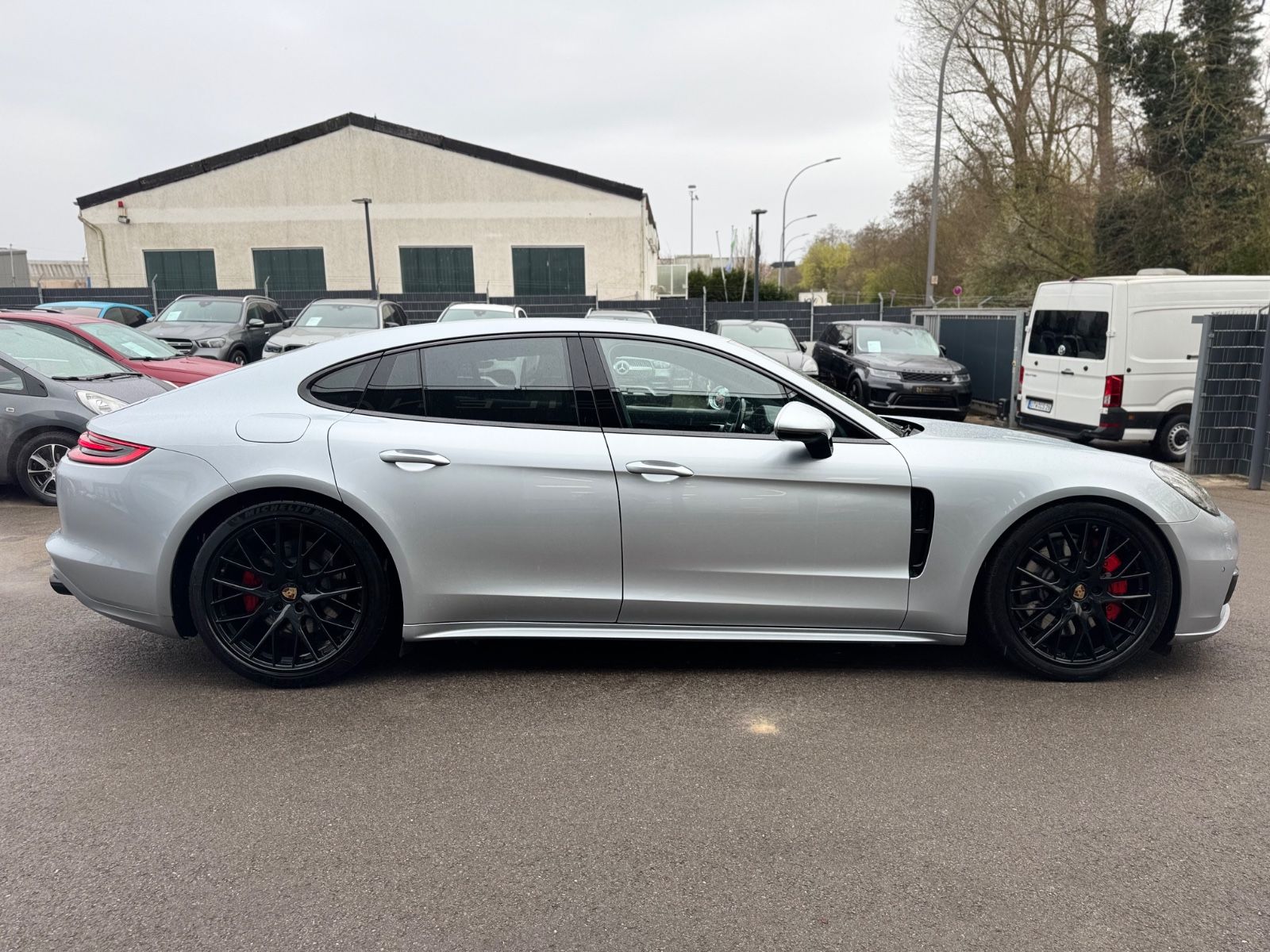 Fahrzeugabbildung Porsche PANAMERA 4 E-HYBRID*SPORT-ABGAS*LUFT*21.Z*CHRONO