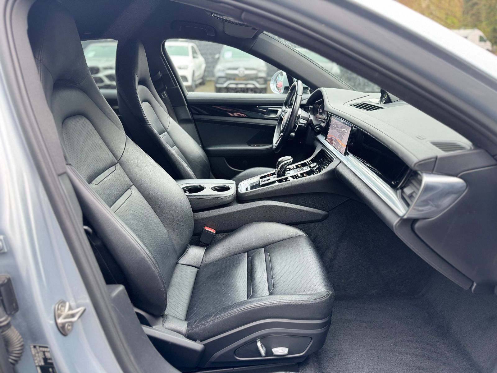 Fahrzeugabbildung Porsche PANAMERA 4 E-HYBRID*SPORT-ABGAS*LUFT*21.Z*CHRONO