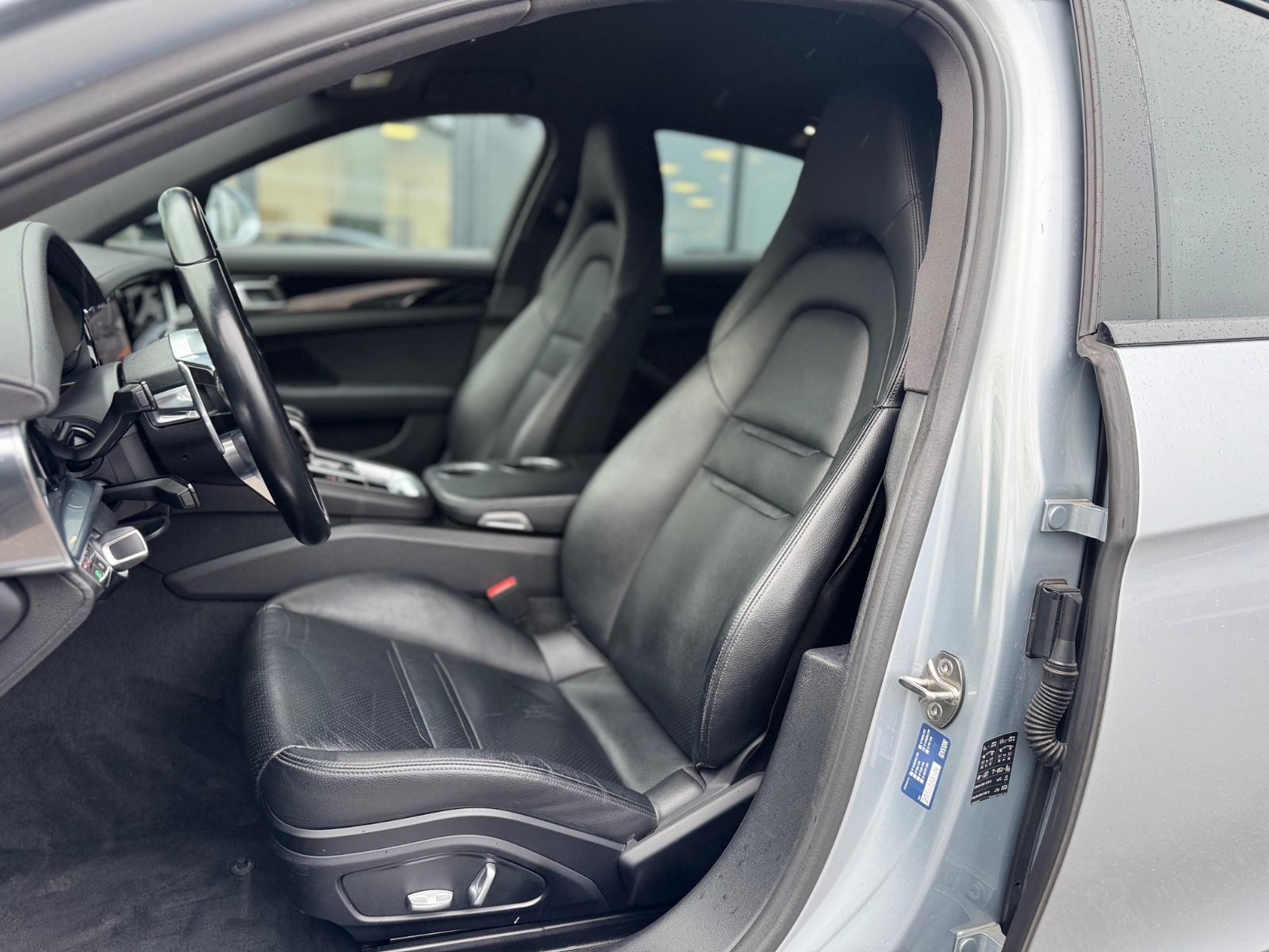 Fahrzeugabbildung Porsche PANAMERA 4 E-HYBRID*SPORT-ABGAS*LUFT*21.Z*CHRONO