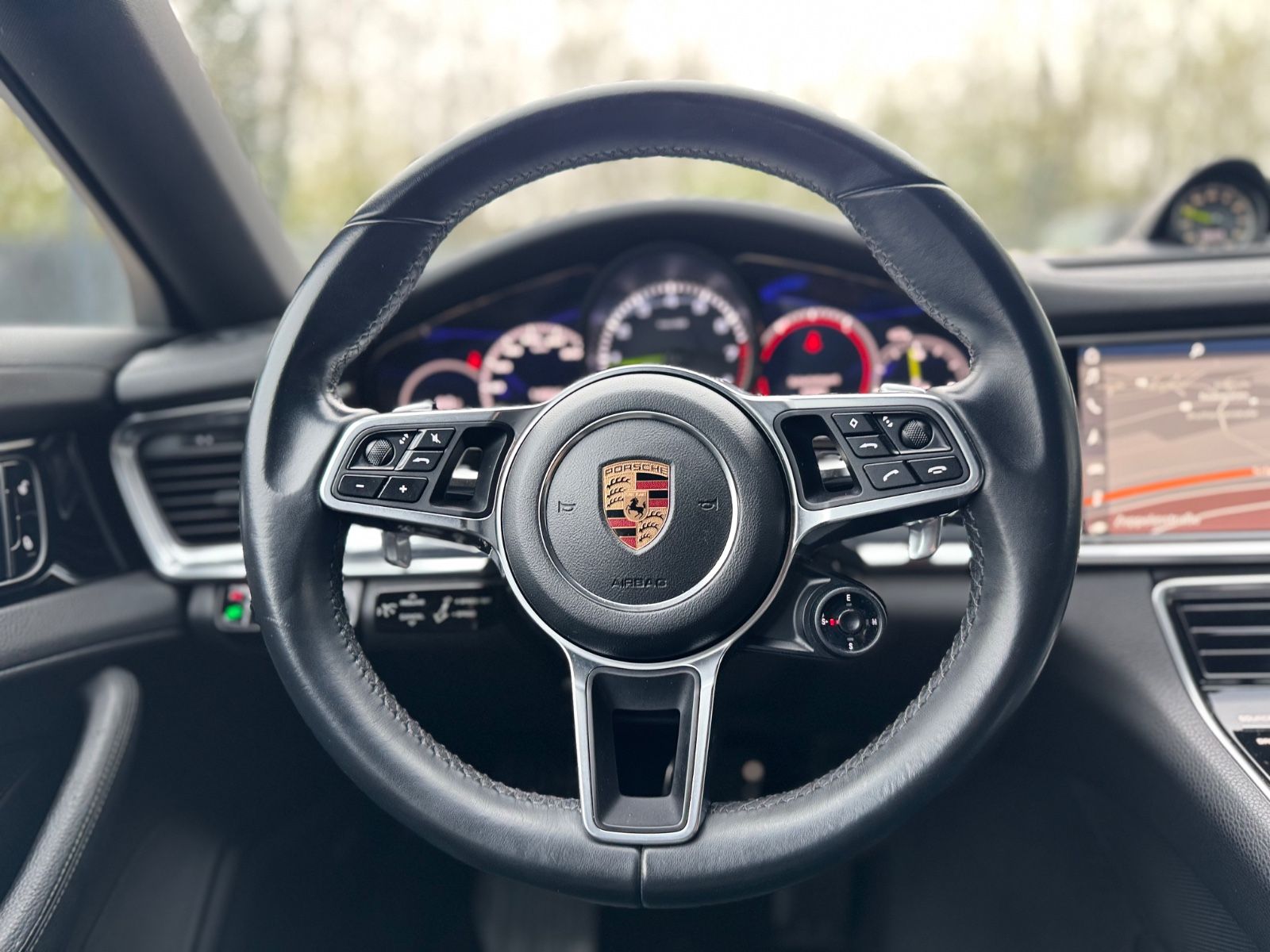 Fahrzeugabbildung Porsche PANAMERA 4 E-HYBRID*SPORT-ABGAS*LUFT*21.Z*CHRONO