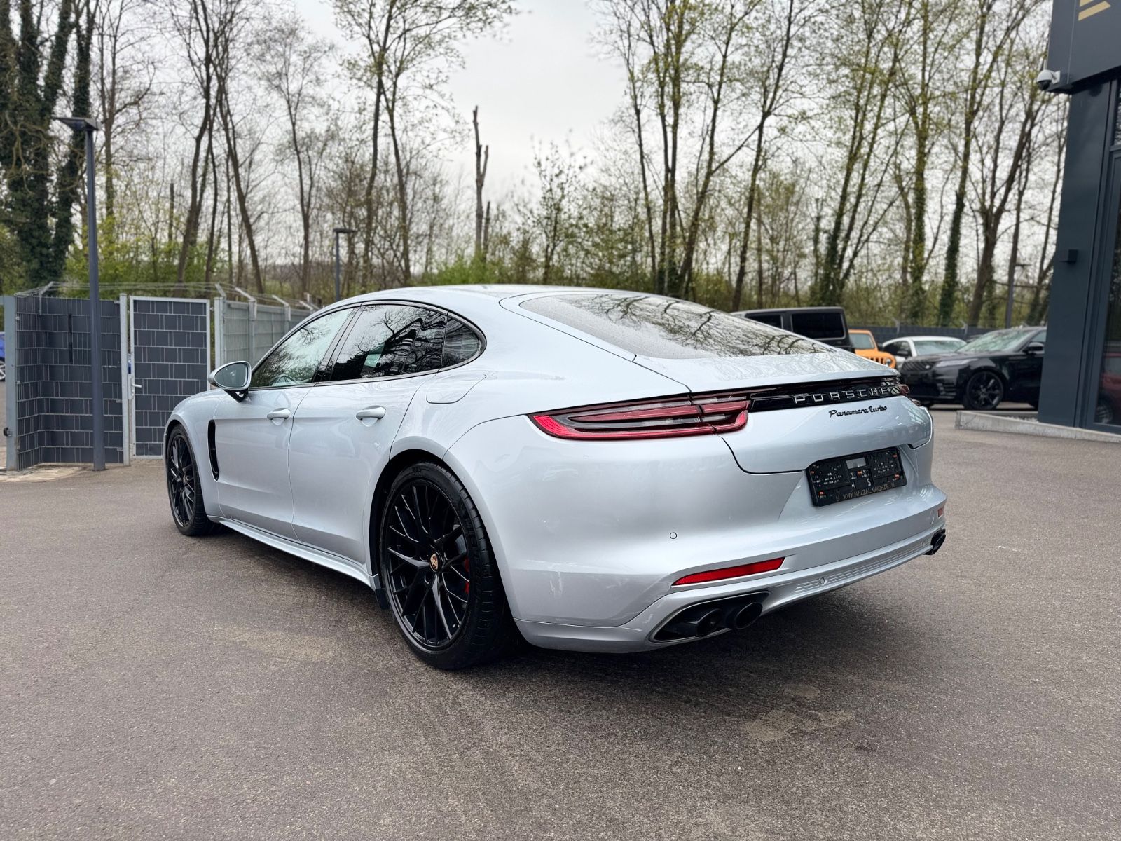 Fahrzeugabbildung Porsche PANAMERA 4 E-HYBRID*SPORT-ABGAS*LUFT*21.Z*CHRONO