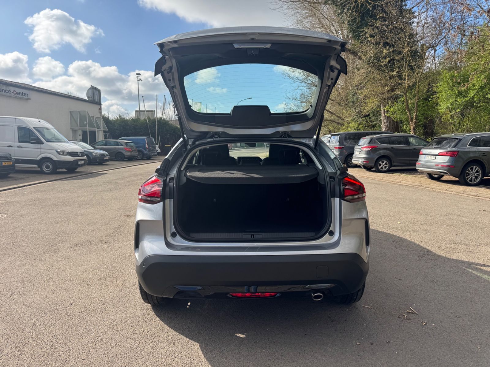 Fahrzeugabbildung Citroën C4 LIM PLUS 1.5 HDI*AUTOMATIK*LED*R-KAMERA*