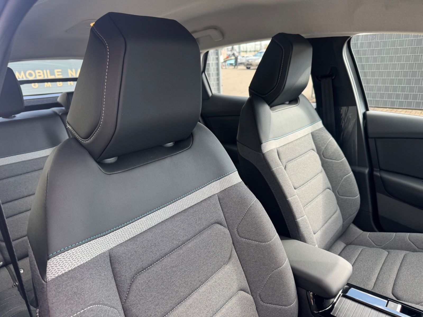 Fahrzeugabbildung Citroën C4 LIM PLUS 1.5 HDI*AUTOMATIK*LED*R-KAMERA*