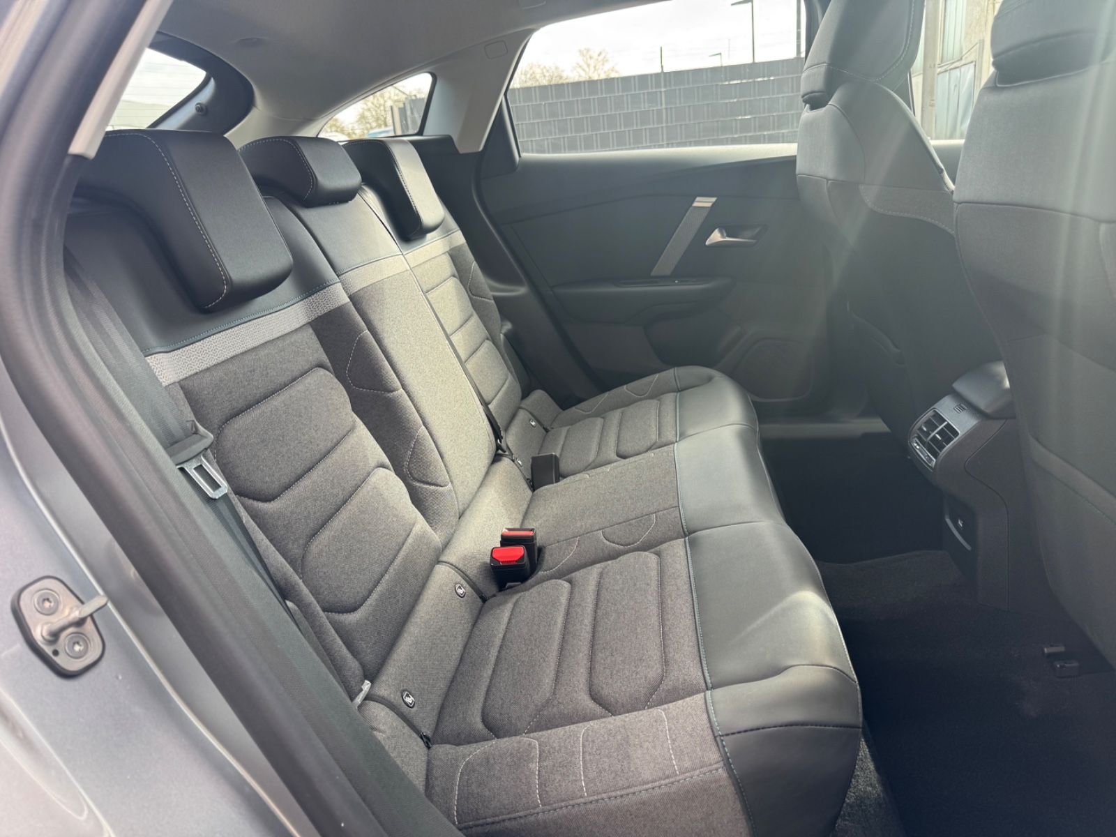 Fahrzeugabbildung Citroën C4 LIM PLUS 1.5 HDI*AUTOMATIK*LED*R-KAMERA*