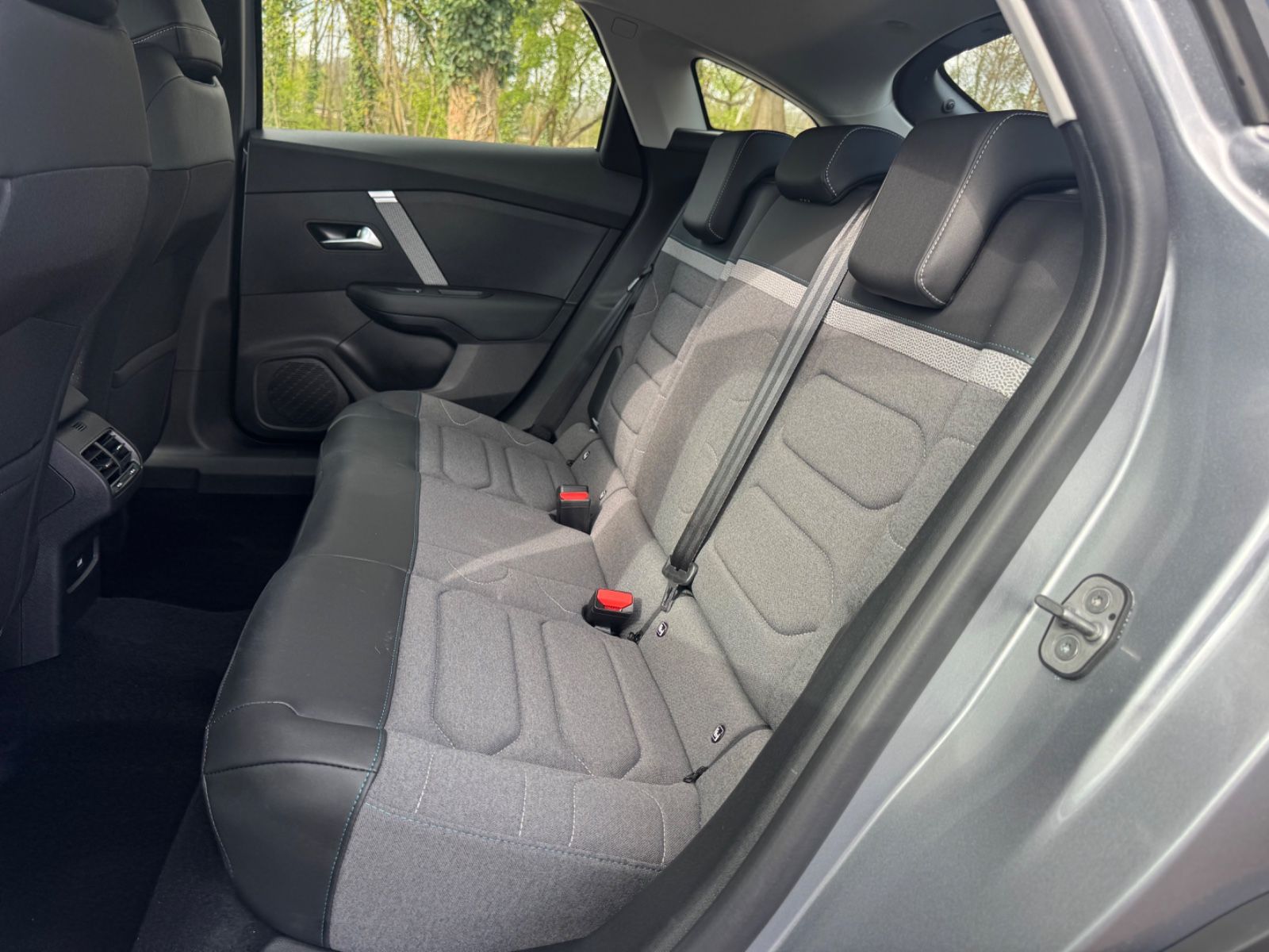 Fahrzeugabbildung Citroën C4 LIM PLUS 1.5 HDI*AUTOMATIK*LED*R-KAMERA*